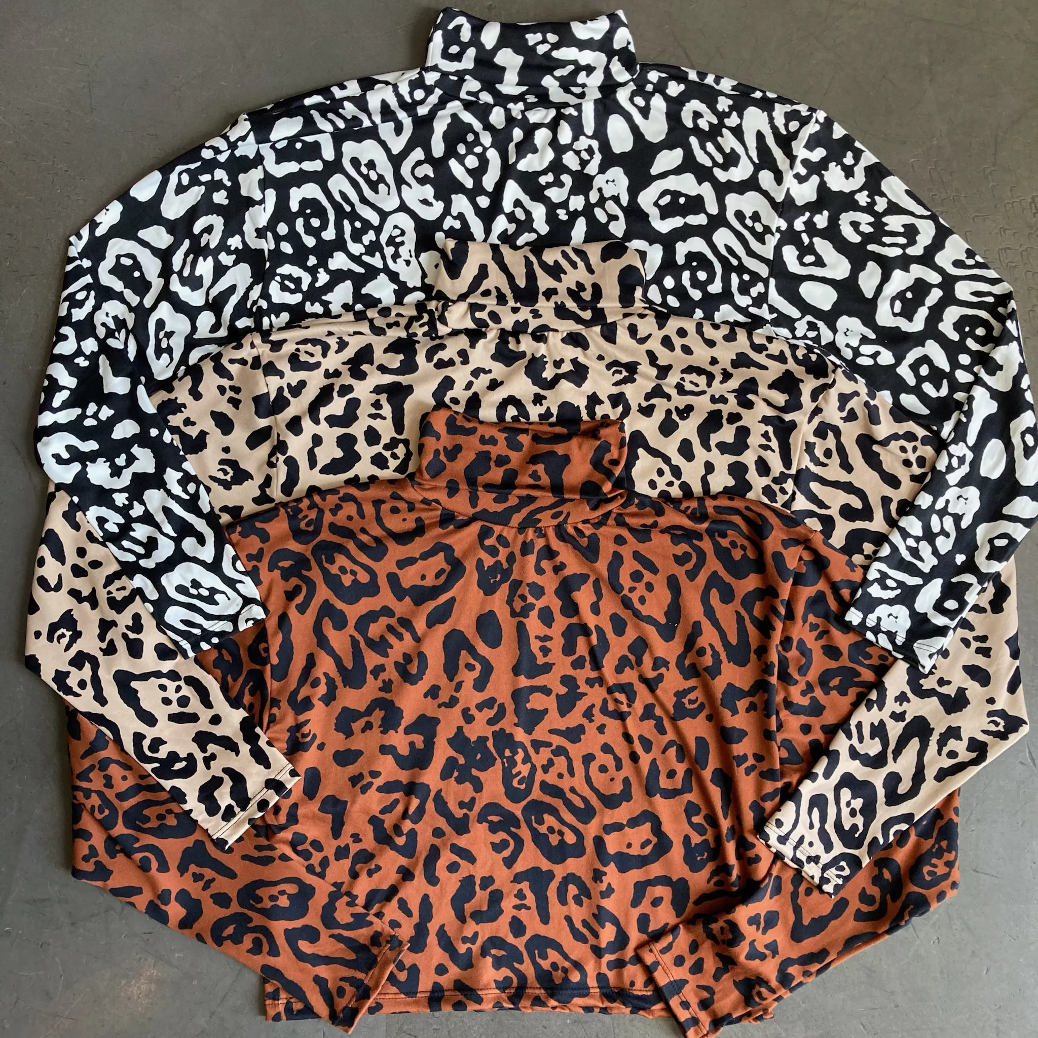 R024B - POLERA TINI SUPERSOFT LEOPARDO PRINT