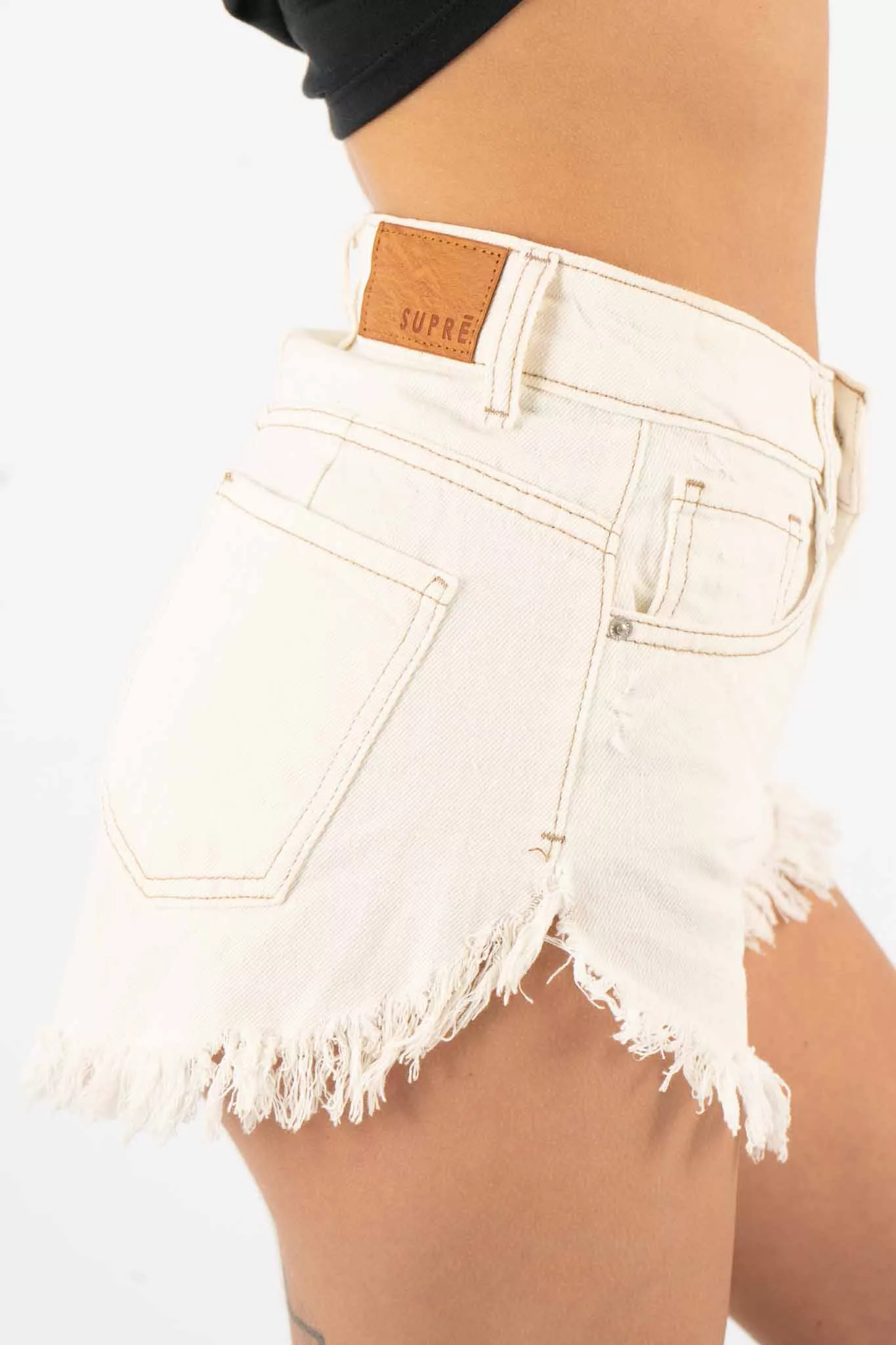 SD012 - Short Denim Off White Roturas Y Desflecado - Imagen 3