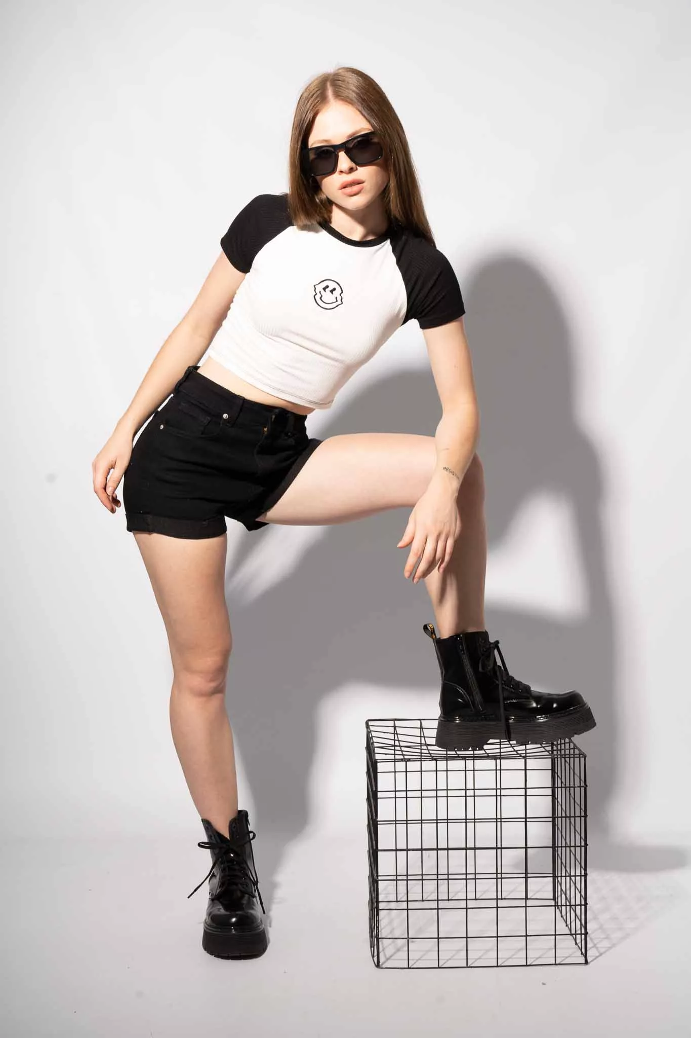 T320G - REMERA MANGA RANGLAN CARITA BORDADO MORLEY VISCOSA - Imagen 2