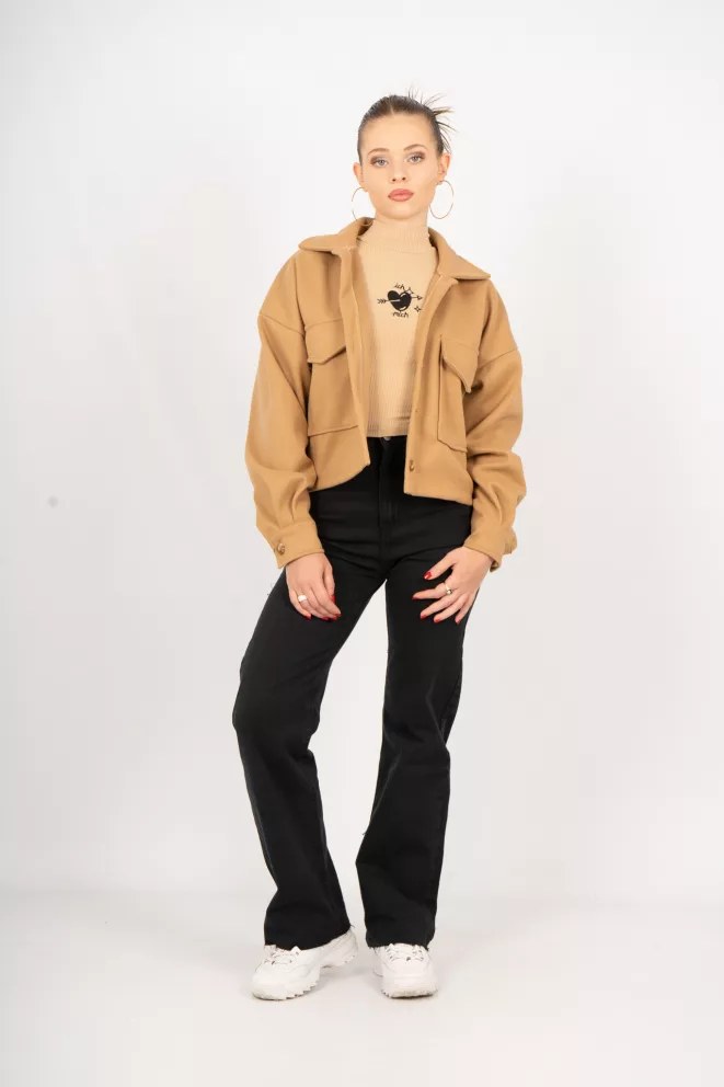 C096 - Chaqueta Lily Corta  Con Bolsillo Grande Doble Paño Liso