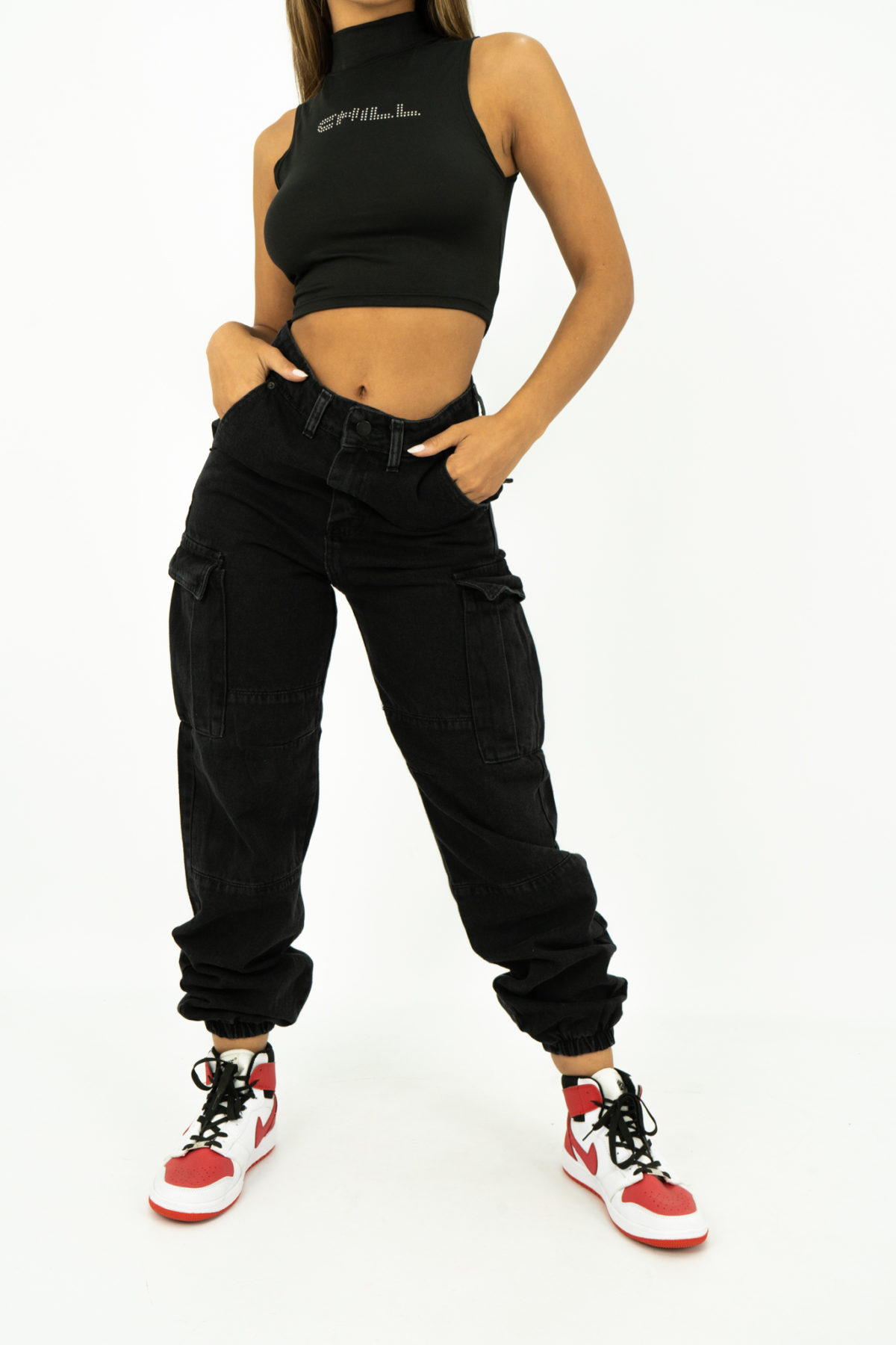 SD030 - Jogger Cargo Negro Con Elastico Denim