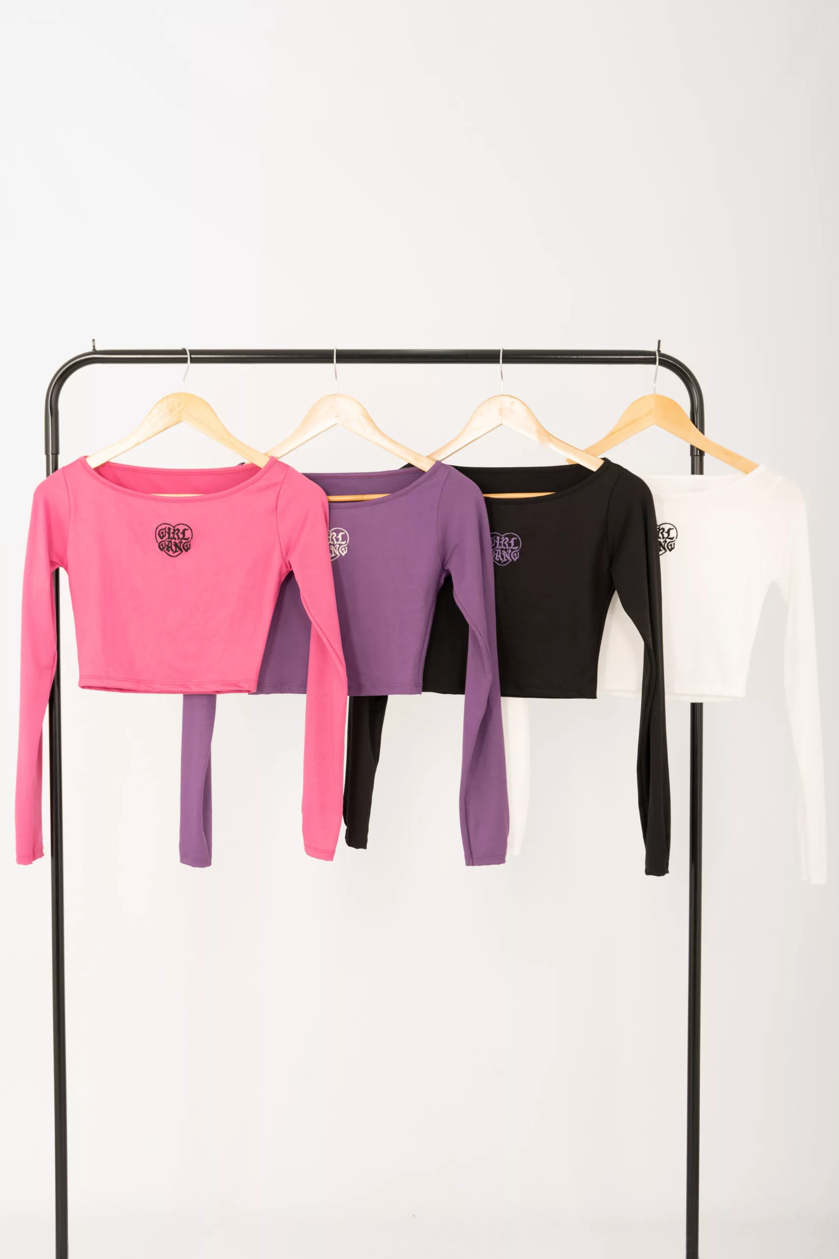 R156 - Camiseta Cuello Bote Girl Gang Bordado Modal Soft - Imagen 3