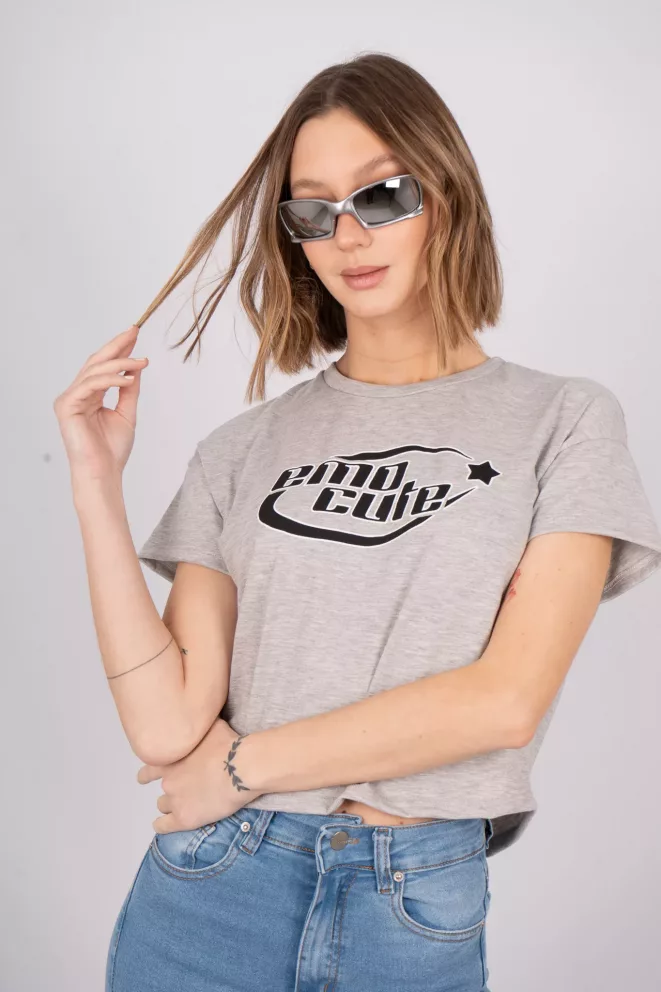 R075G - Remera Emo Cute Estampado Delantero Jersey 100% Alg
