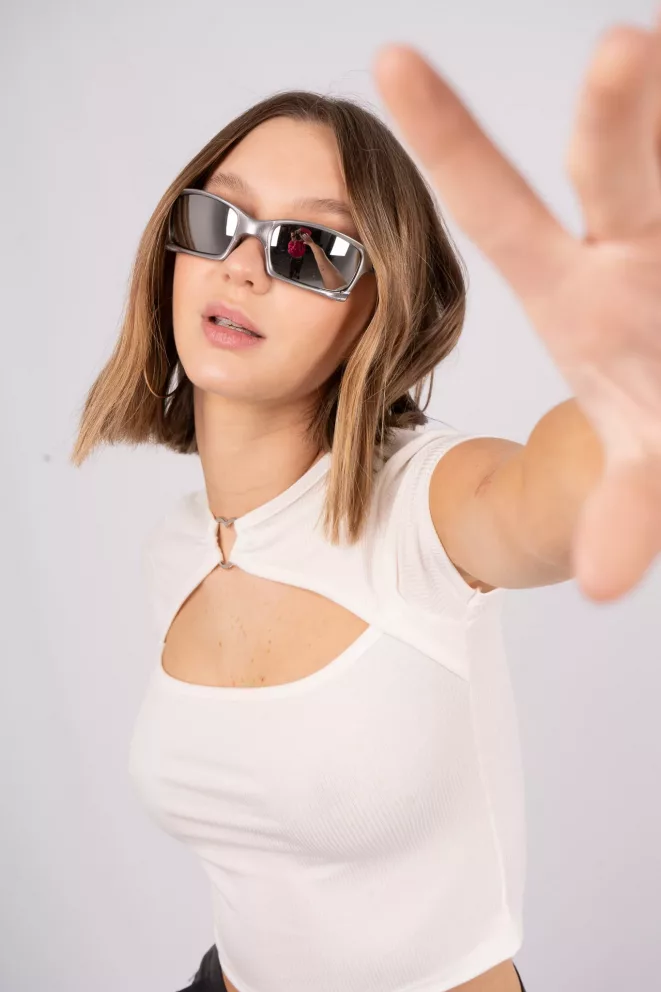 T626 - Top Lovely Con Corazon Metalico Y Aberturas Morley Finito