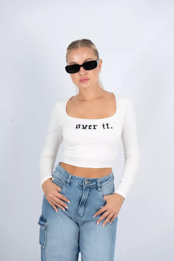 R167 - Camiseta Escote Cuadrado Over It Bordado Supersoft