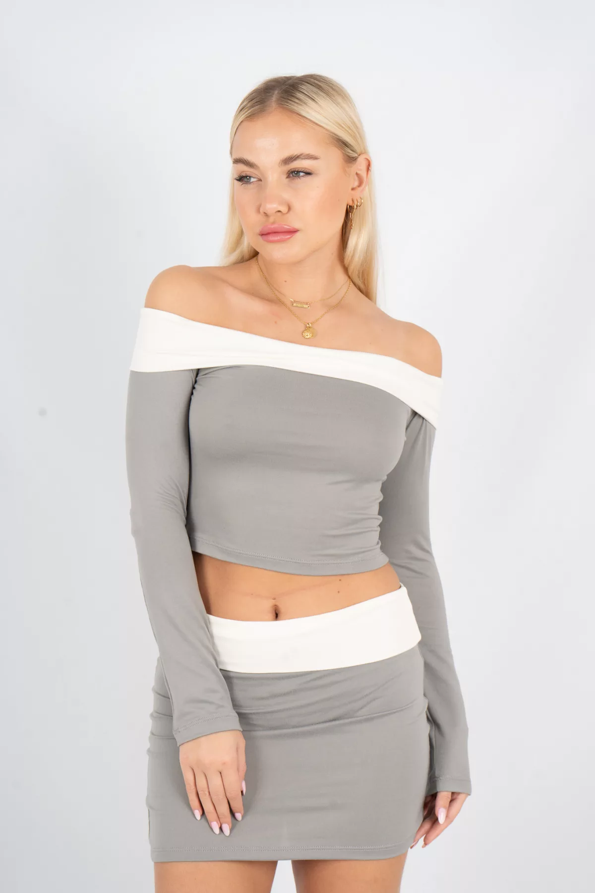 T717 - Top Emilse Hombros Descubiertos Combinado Doble Modal Soft