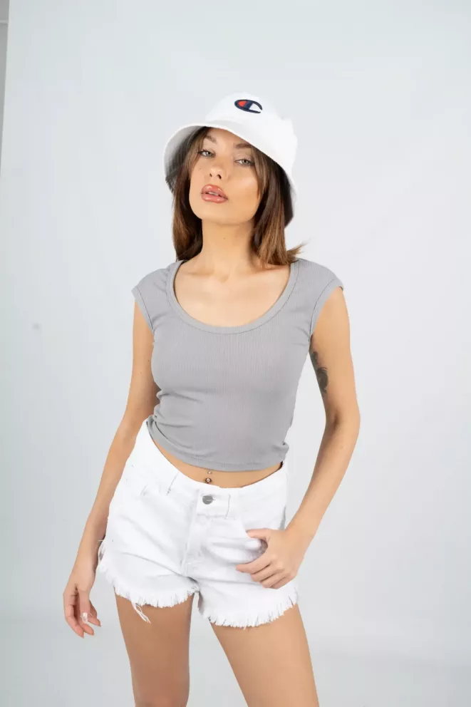 SD376 -  Short Denim Blanco Rígido Desflecado Con Roturas (Naira)