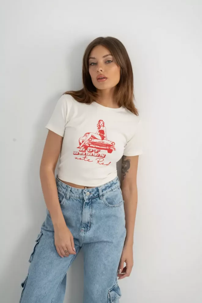 R155G - Remera Hot Babes Estampado Delantero Morley