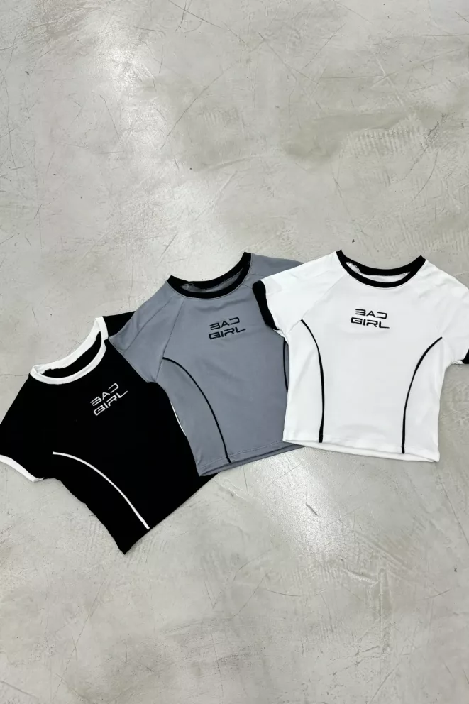 T705B - Remera Bad Girl Bordado Con Vivo Combinado Modal Soft