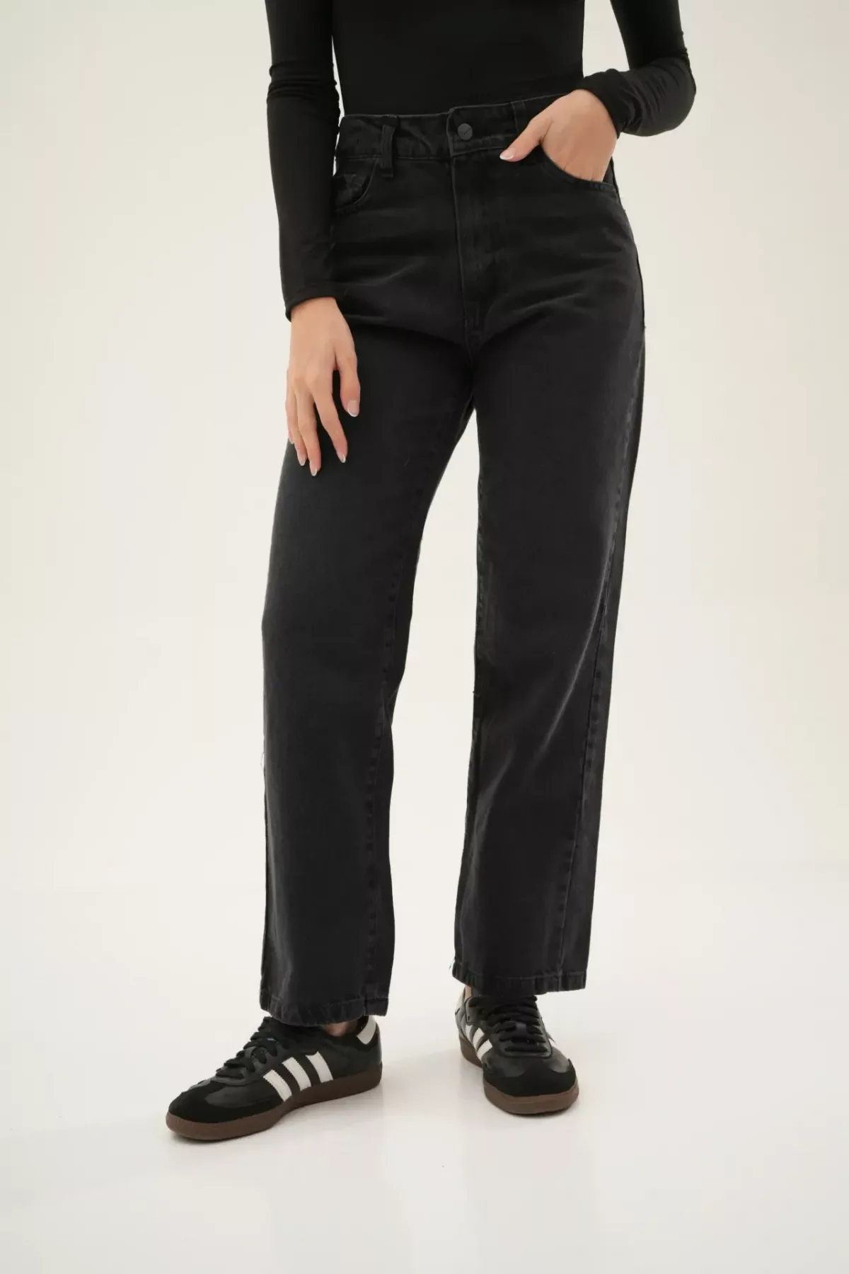 SD417 - Straight Cropped Denim Gris Con Bigotes Rígido (Anastacia)