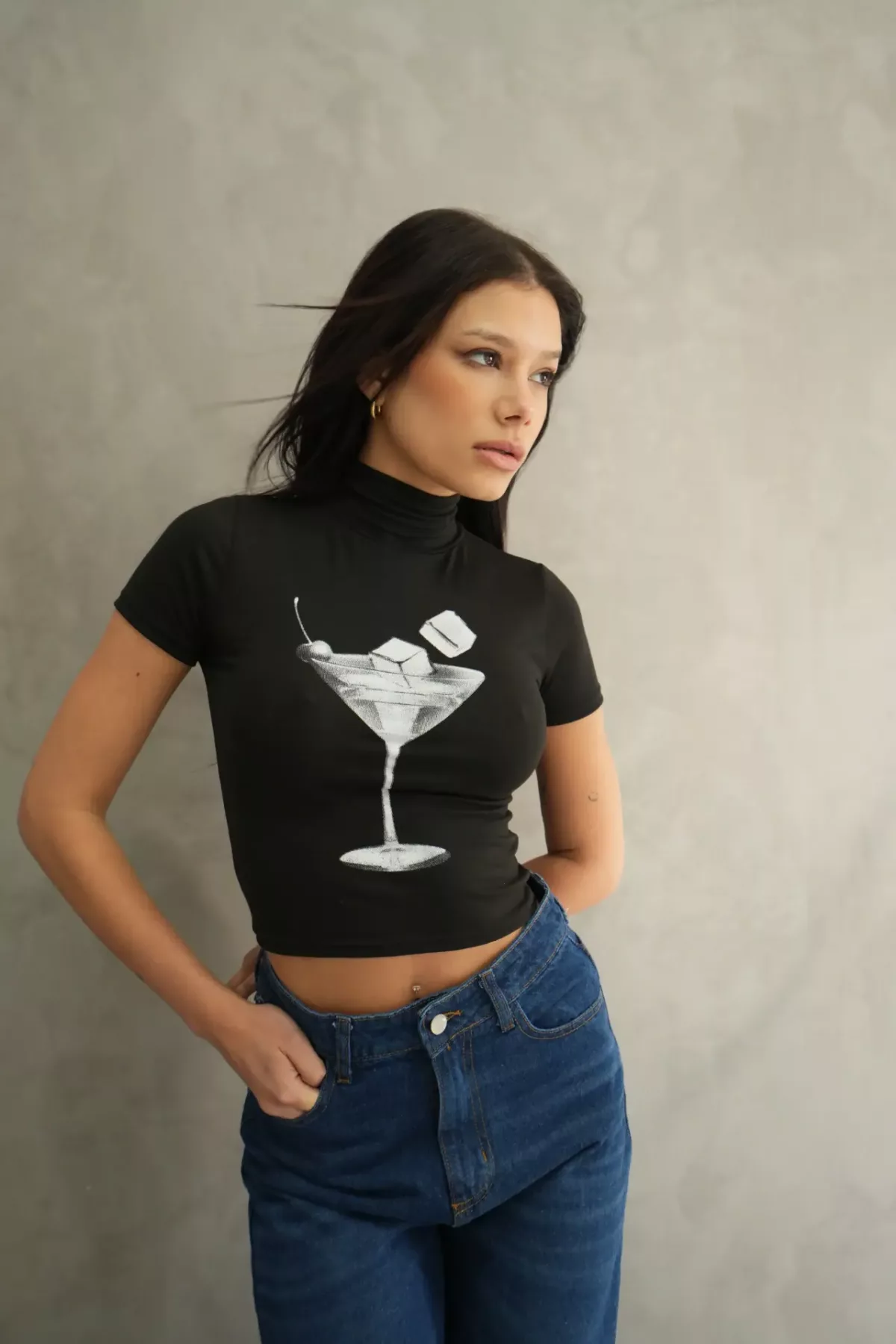 T247N - Top Coctel Estampado Cuello Alto Manga Corta Modal Soft