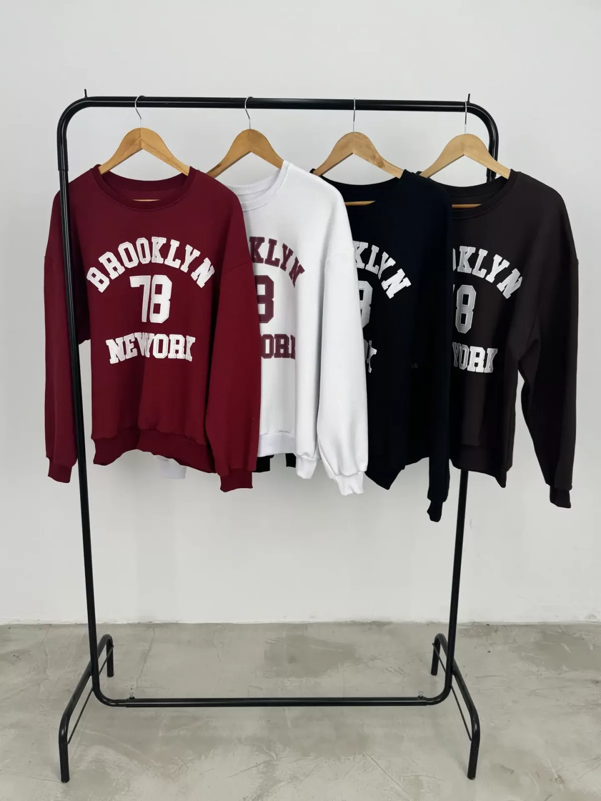 B101 - Buzo Brooklyn Estampado Delantero Friza