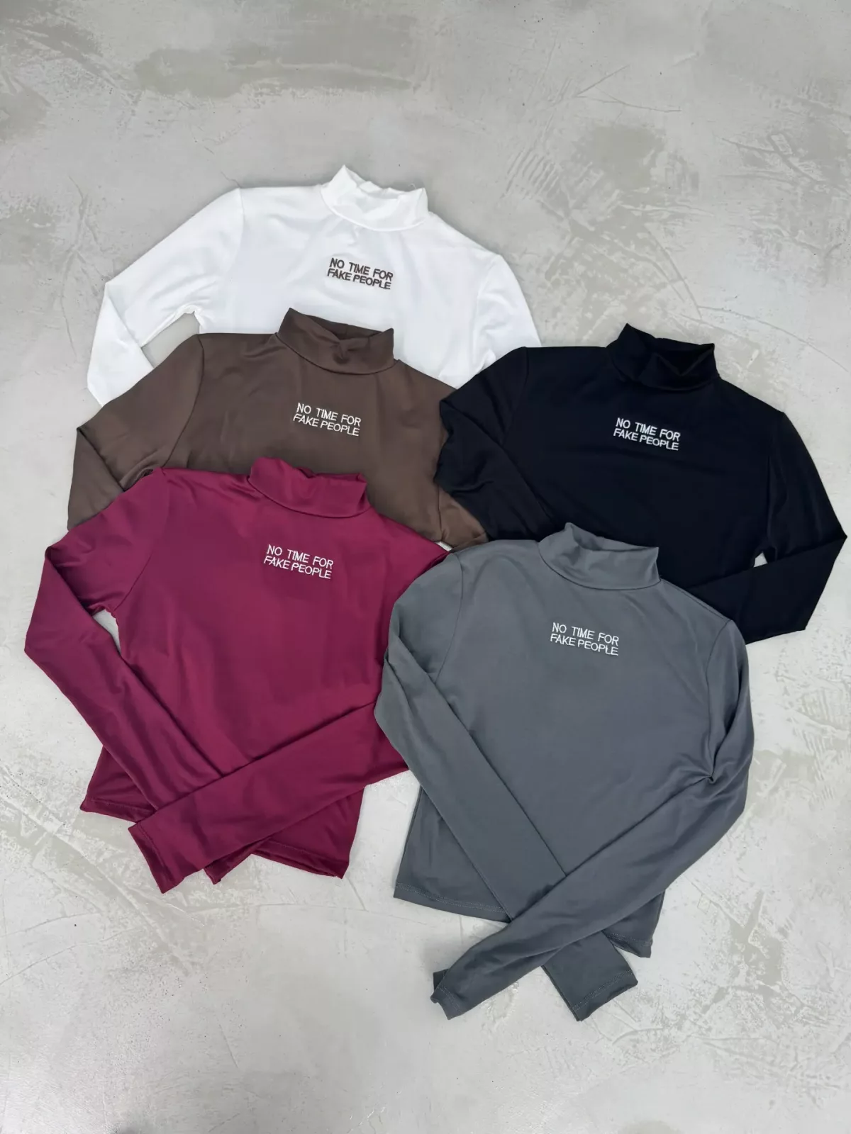 R170C - Polera No Time Bordado Delantero Modal Soft