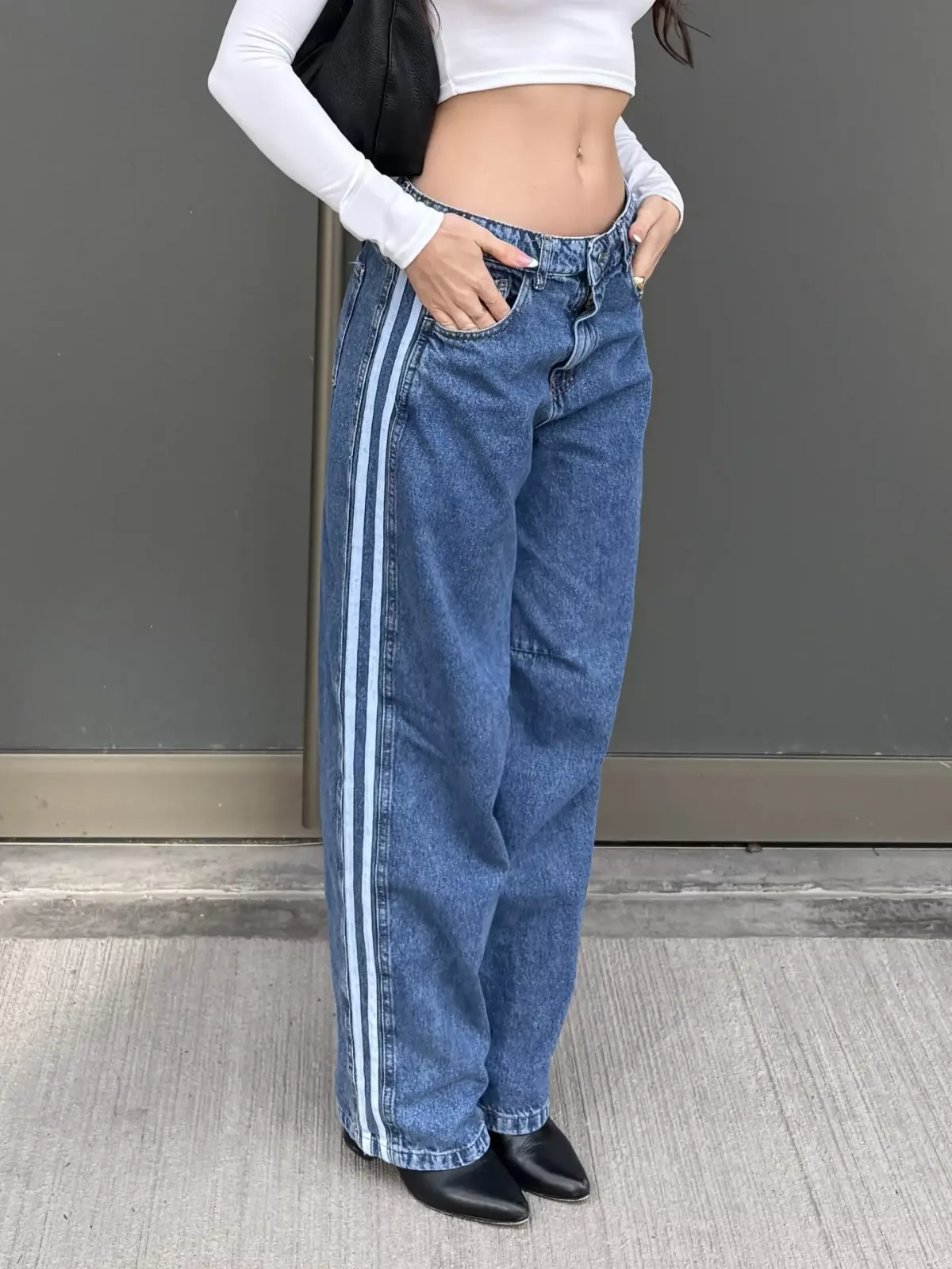 SD421 - Baggy Denim Tiro Bajo Celeste Rígido Con Tiras Laterales (Malu)