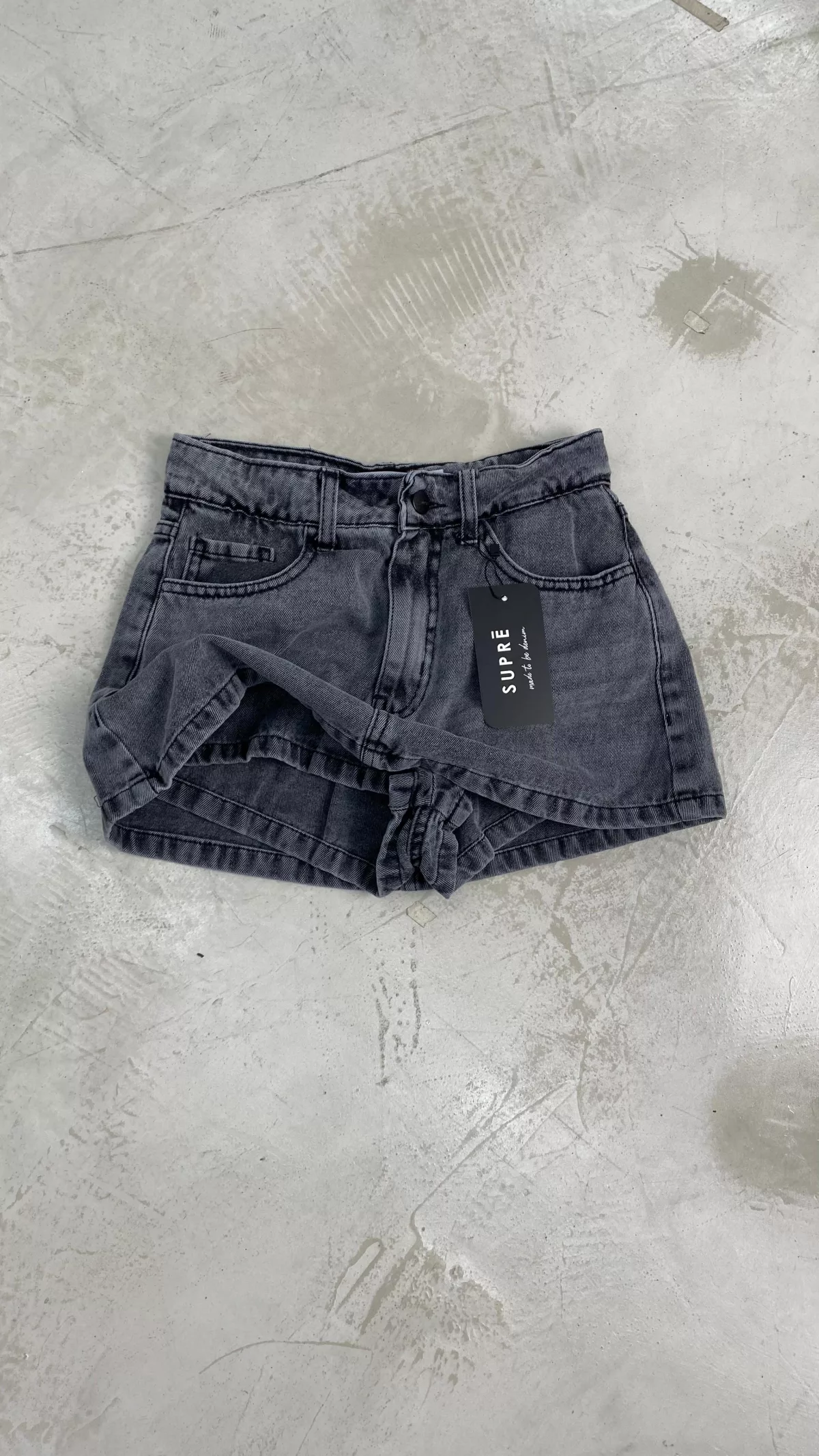 SD441 - Mini Skort Tiro Bajo Denim Gris Rígido (Atenas)
