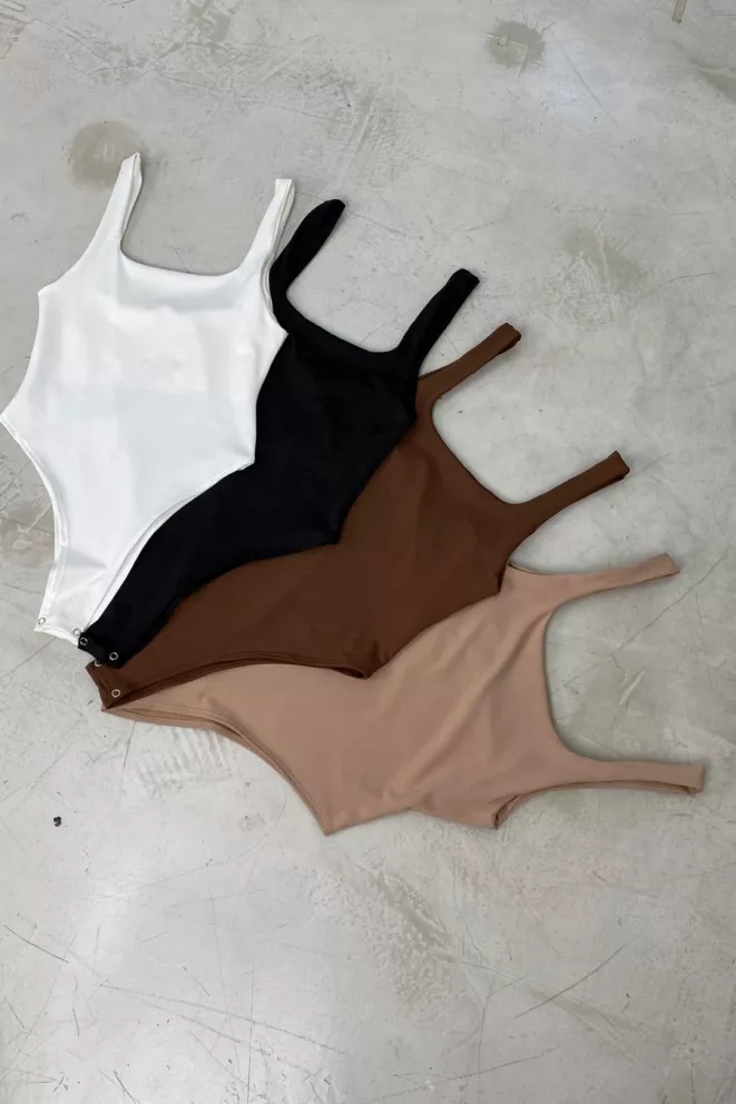 D074 - Body Aylen Con Escote Cuadrado Microfibra