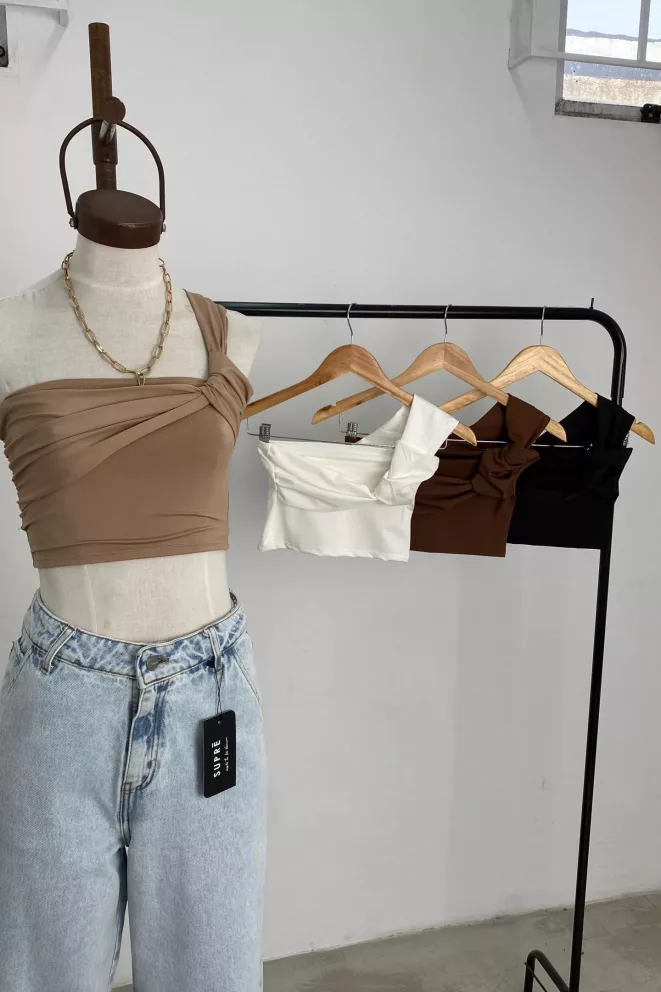 T819 - Top Anabia Un Hombro Frunce Microfibra