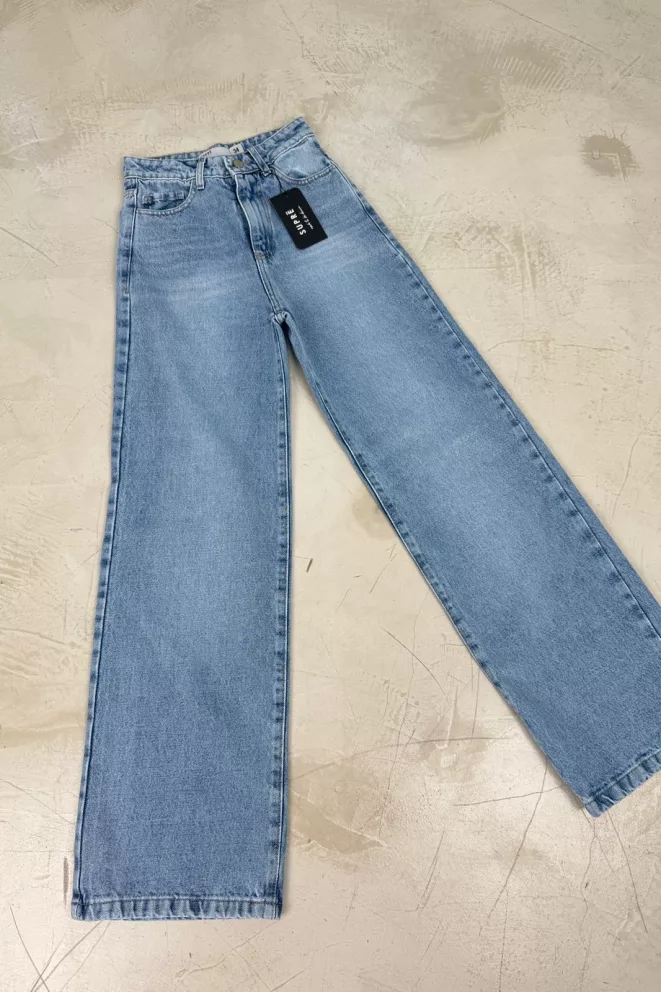 SD439 - Wide Leg Denim Celeste con Bigotes Rígido (Winnie)