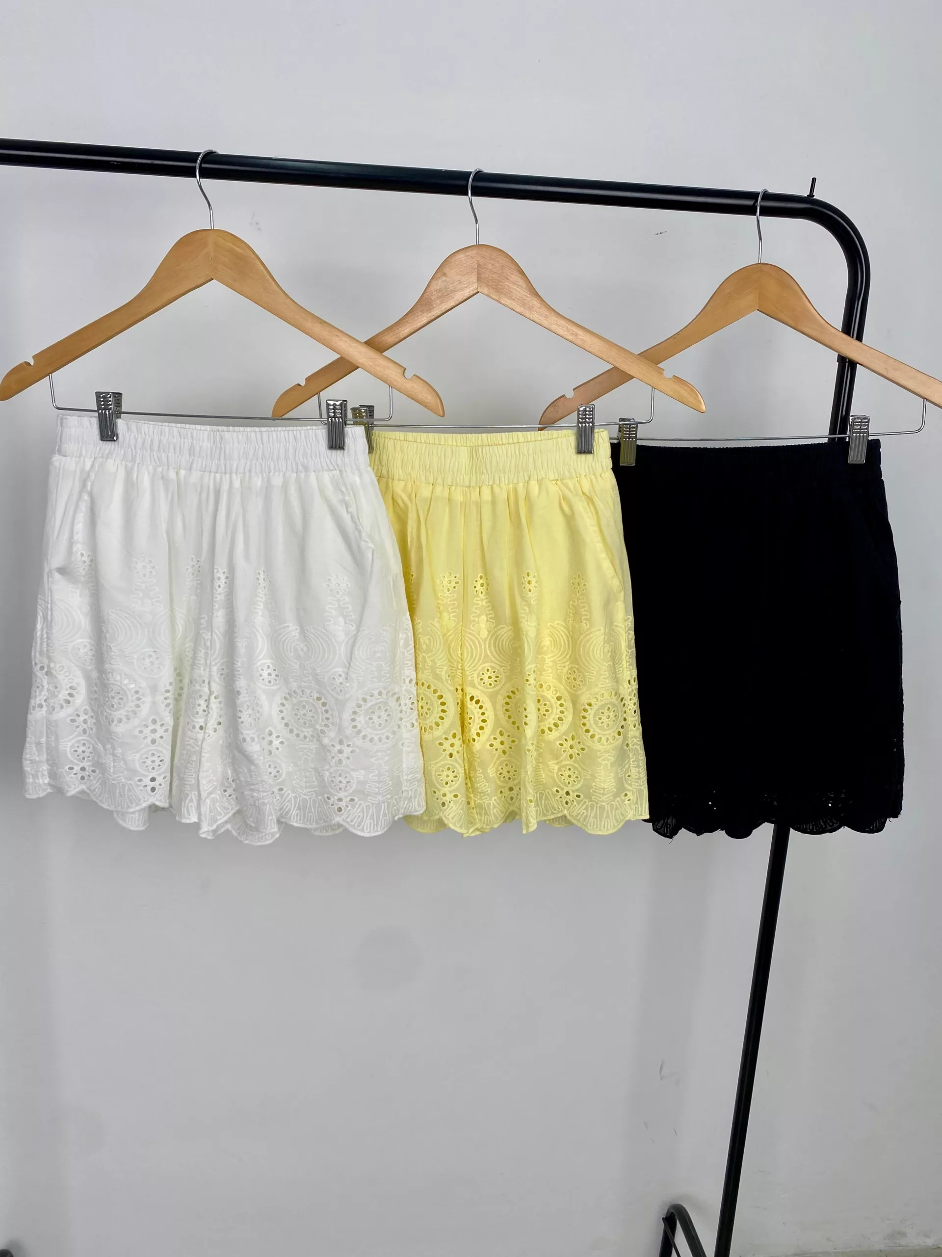 IMPS307 - Short Elowyn Terminacion Bordado - Imagen 2