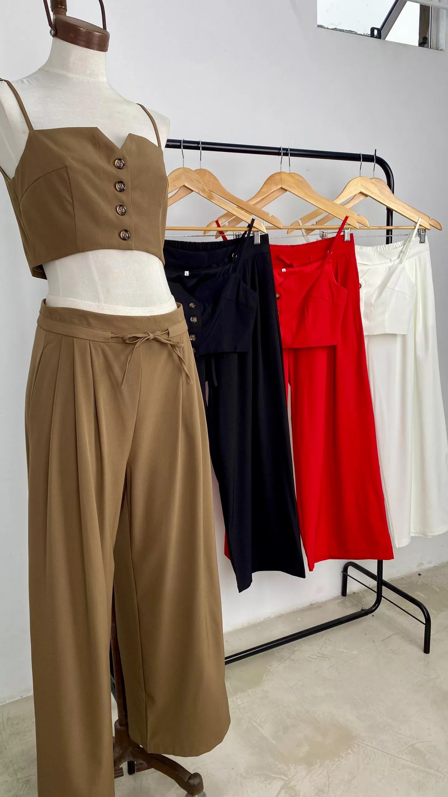 IMPS312 - Conjunto Remi Chalequito Y Pantalon Sastrero - Imagen 2