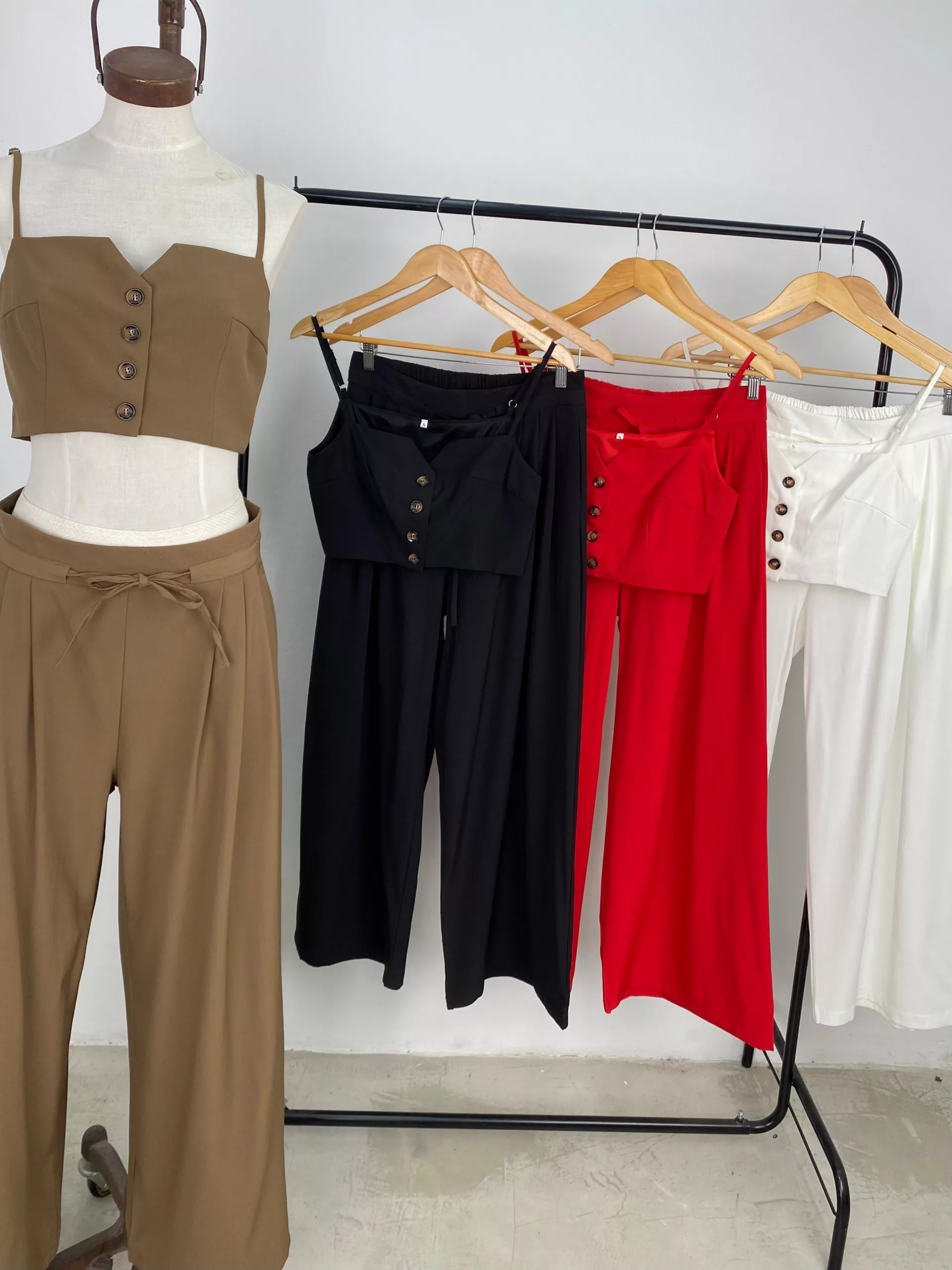 IMPS312 - Conjunto Remi Chalequito Y Pantalon Sastrero