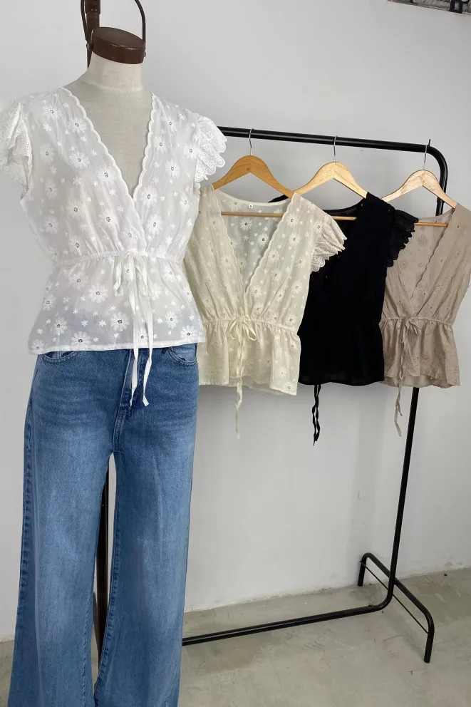 IMPS300 - Blusa Eloise en V con tirita mangas volados