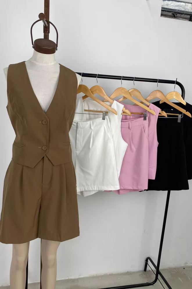 IMPS314 - Conjunto Cecily Chaleco y Bermuda Sastrero