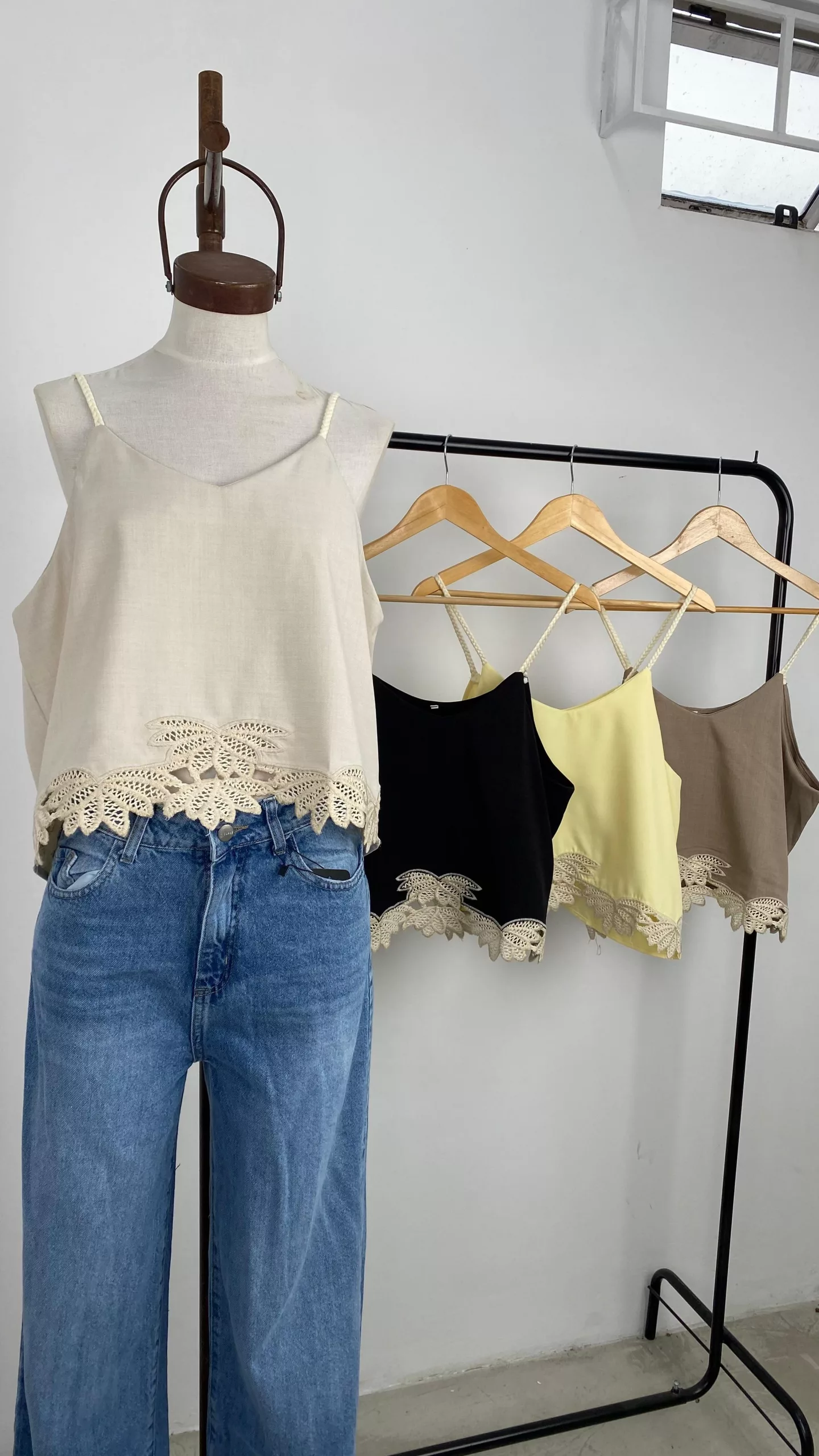 IMPS304 - Musculosa Alexandria Bretel Bordado - Imagen 2