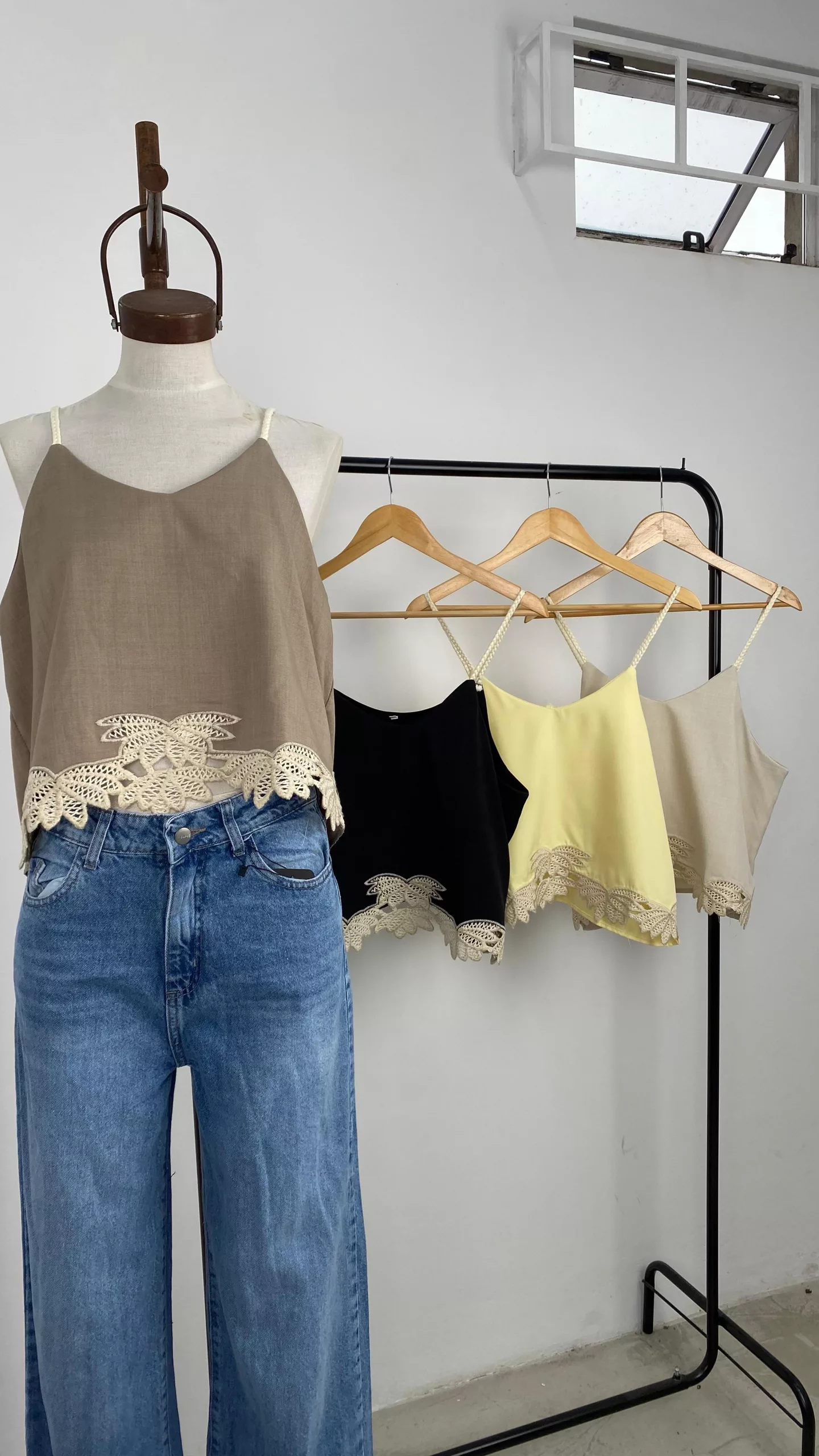 IMPS304 - Musculosa Alexandria Bretel Bordado