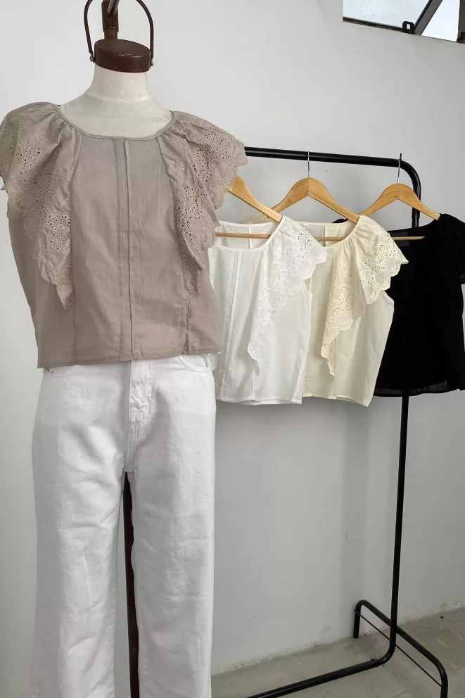 IMPS302 - Blusa Willow Cuello Redondo Con Volados