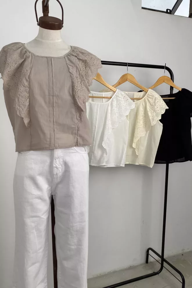 IMPS302 - Blusa Willow Cuello Redondo Con Volados