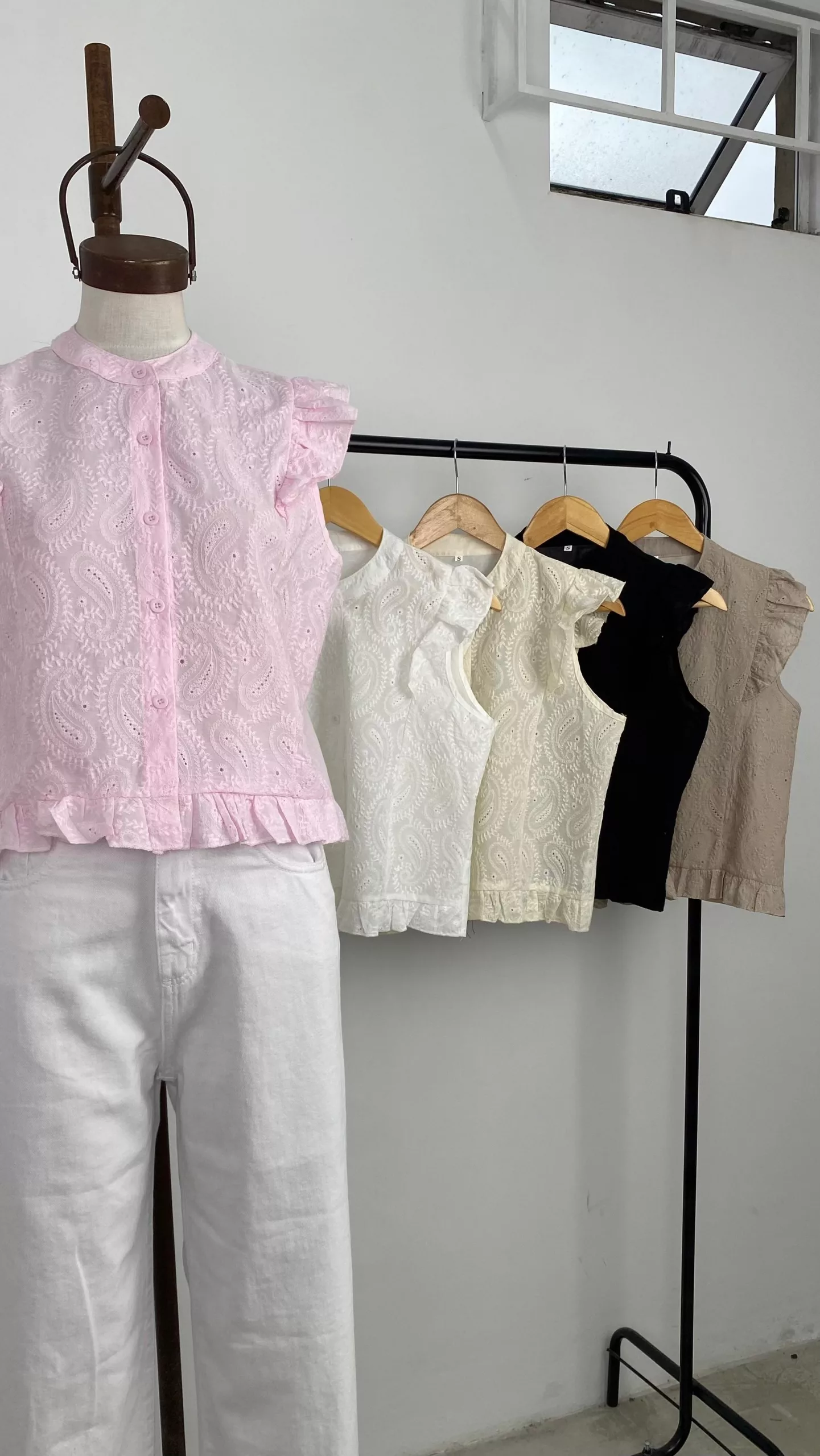 IMPS303 - Blusa Gemma Broderie Bordado Cuello Mao - Imagen 2