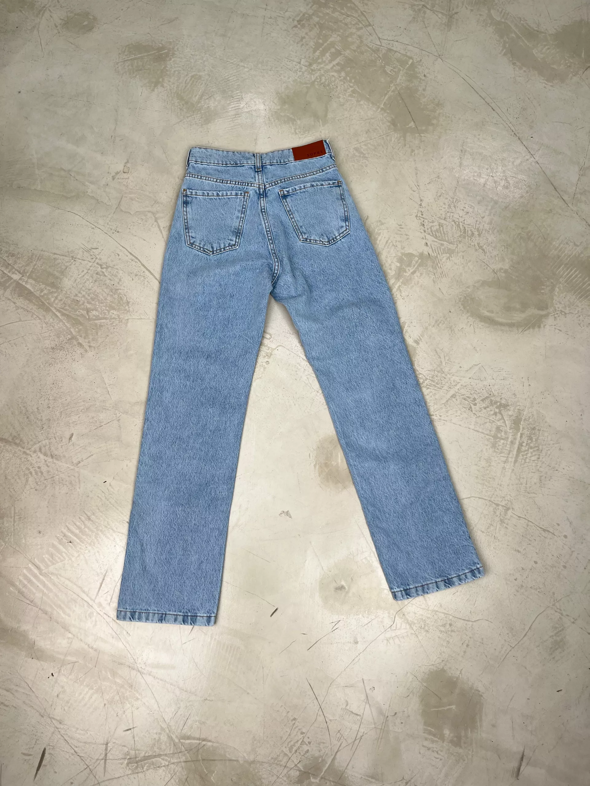 SD446 - Straight Cropped Denim Celeste Rígido (Canela) - Imagen 6