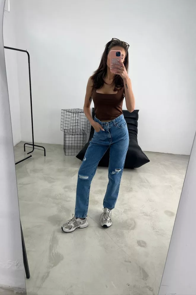 SD445 - Mom Denim Azul con Rotura Rigido (Iberia)