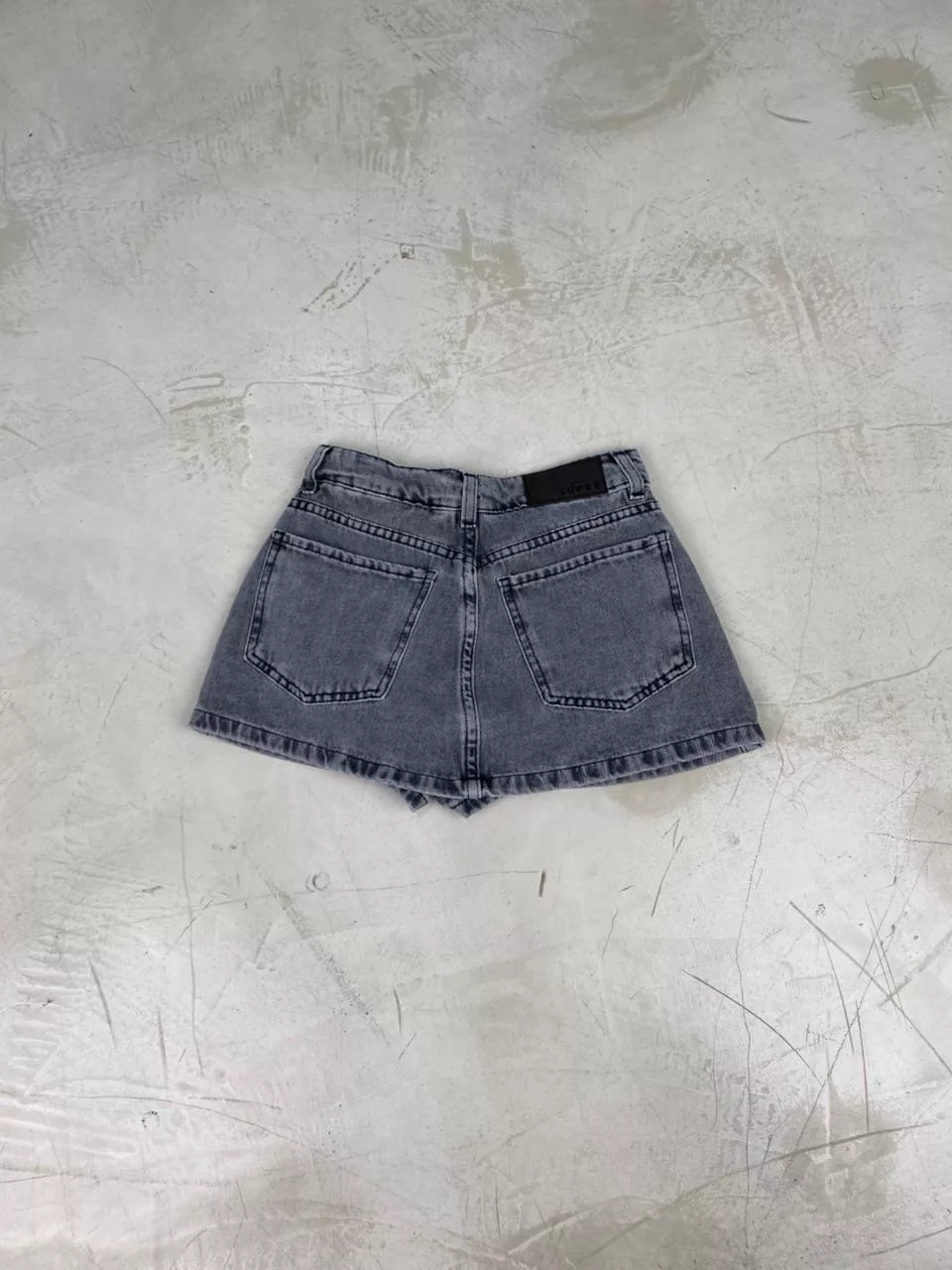 Sd449 - Mini Skort Tiro Bajo Denim Gris Rígido (Audrey) - Imagen 4