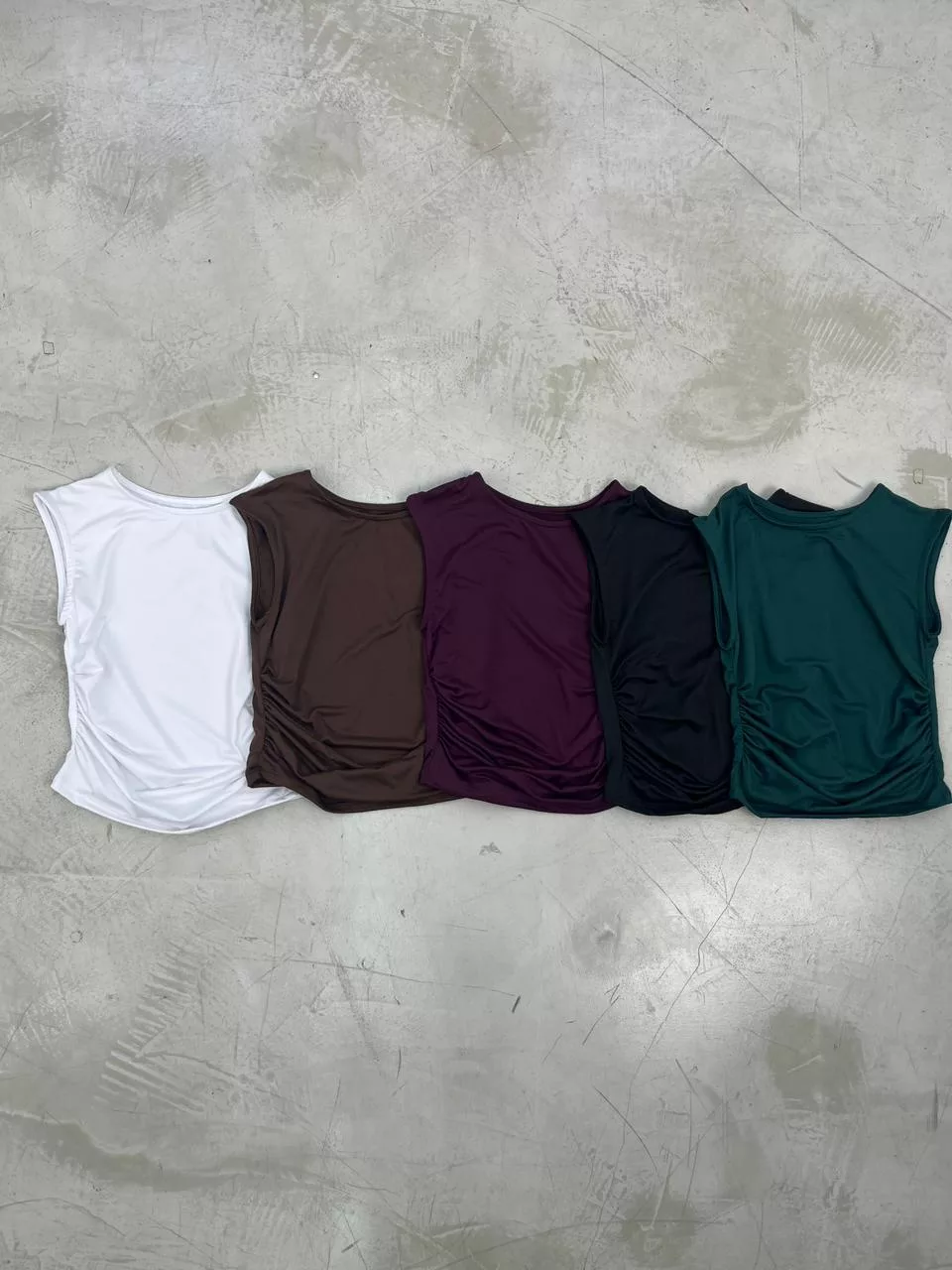 T823 - Musculosa Cleef Cuello Redondo Frunce Modal Soft