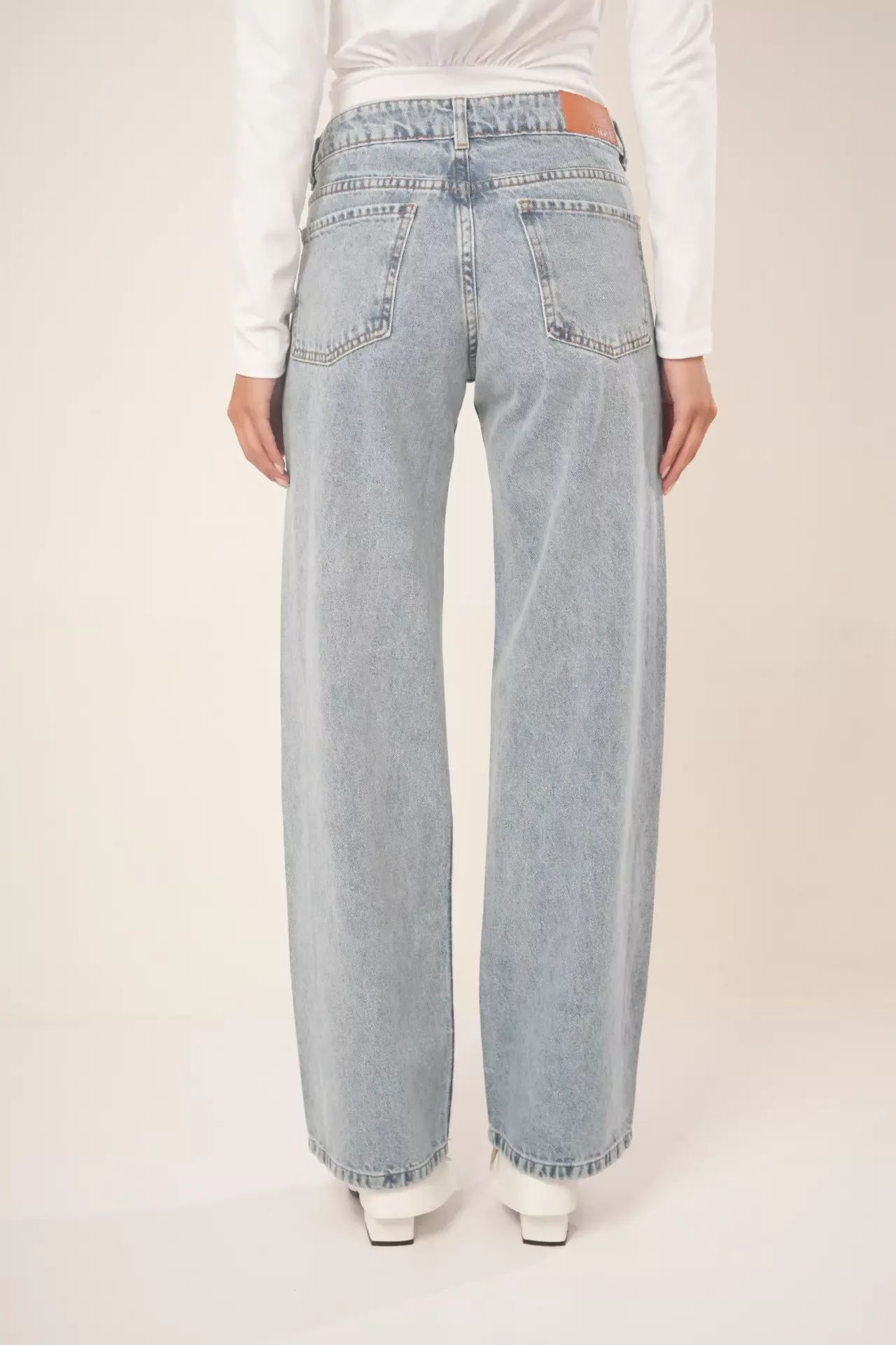 SD453 - Wide Leg Tiro Bajo Strass Denim Celeste Rígido (Zyra) - Imagen 2