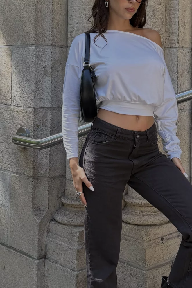 T844 - Top Avoria Cuello Bote Manga Larga Modal Soft