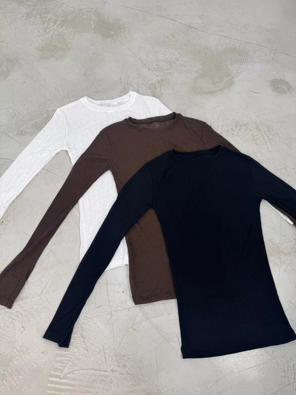 R212 - Camiseta Cenvia Cuello Redondo Basico Punto Flame - Imagen 2