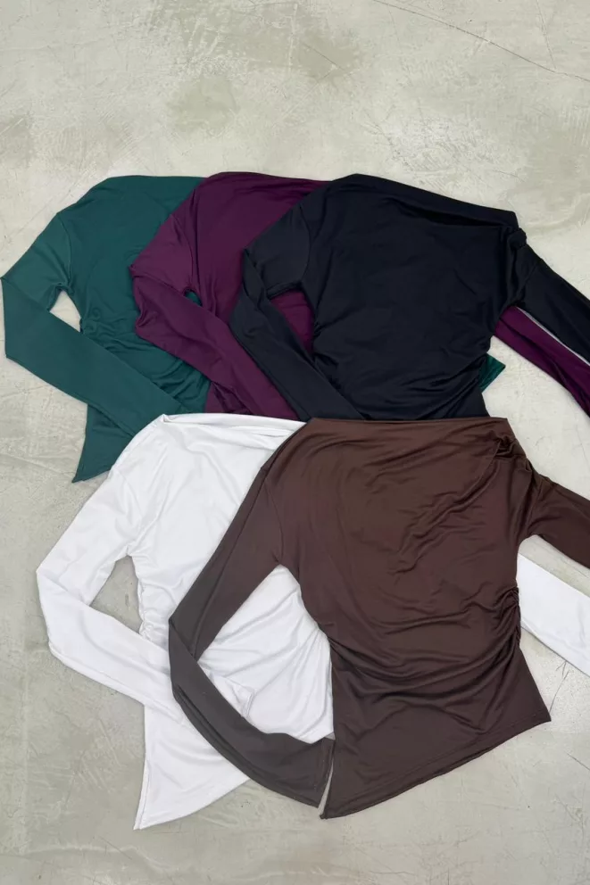 T832 - Camiseta Stariel Asimetrico Frunce Lateral Manga Larga Modal Soft