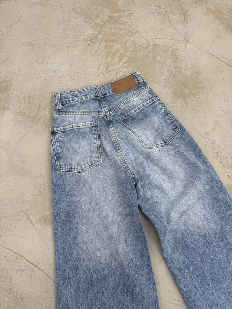 SD468 - Wide Leg Denim Roturas Celeste Rigido (Loreni) - Imagen 3