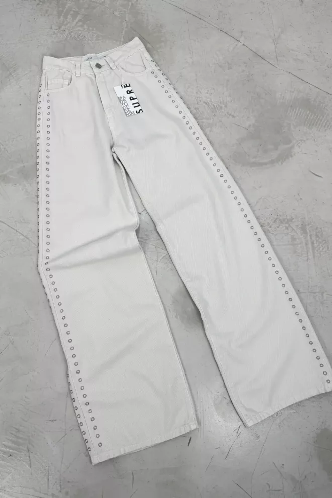 SD470 - Wide Leg Denim Off White Rígido Con Tachas (Leonie)