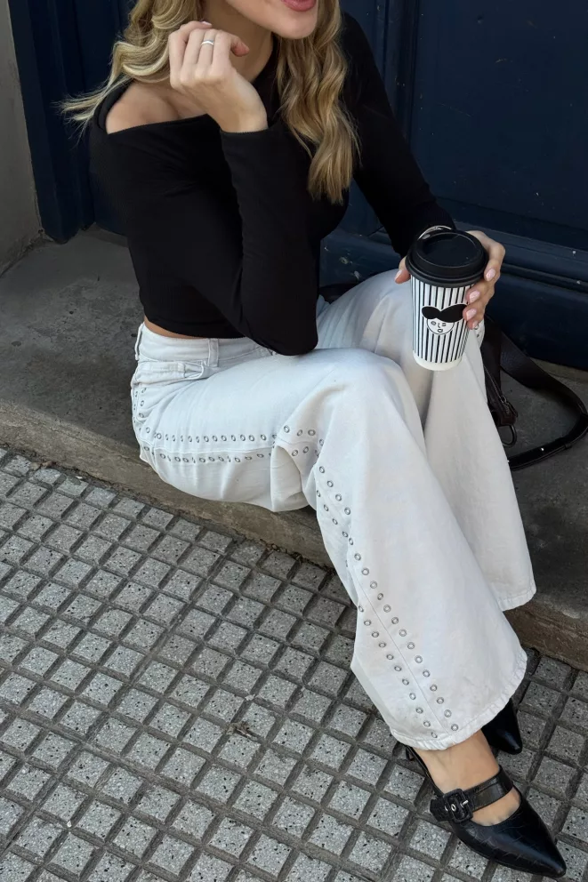 SD470 - Wide Leg Denim Off White Rígido Con Tachas (Leonie)