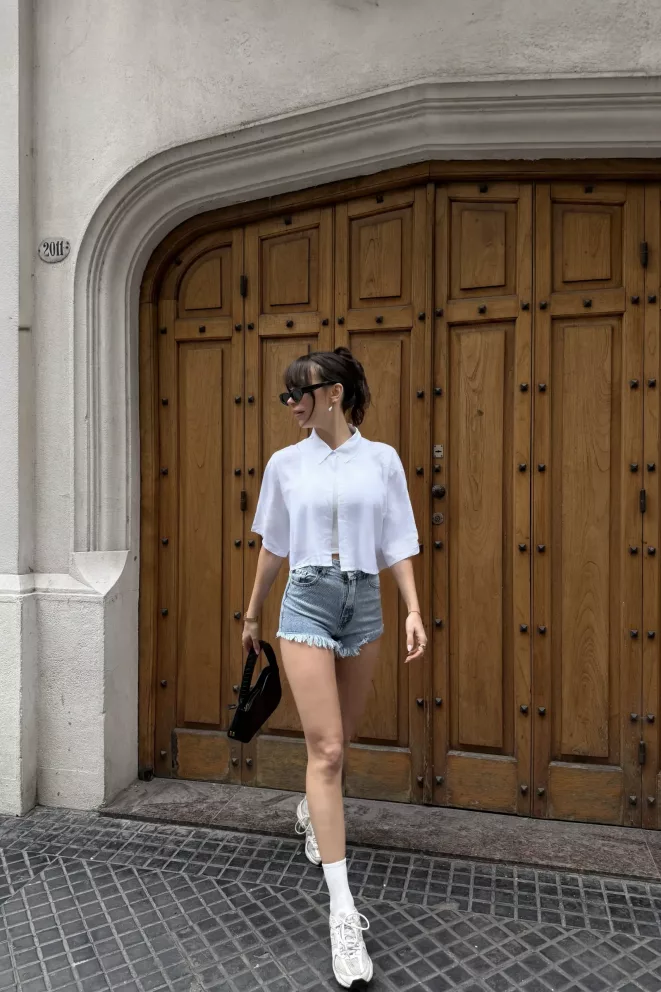 Alternative view of C115 - Camisa Abril Crop Manga Corta  Poplin Liso