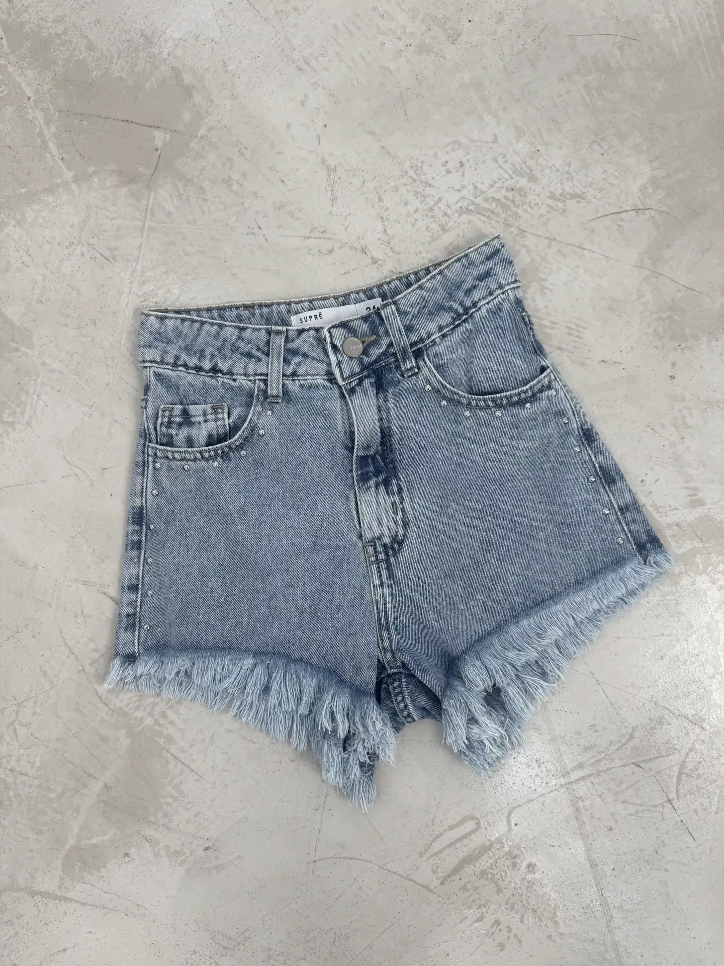 SD476 - Short Denim Celeste Rígido Tachitas (Petal) - Imagen 2