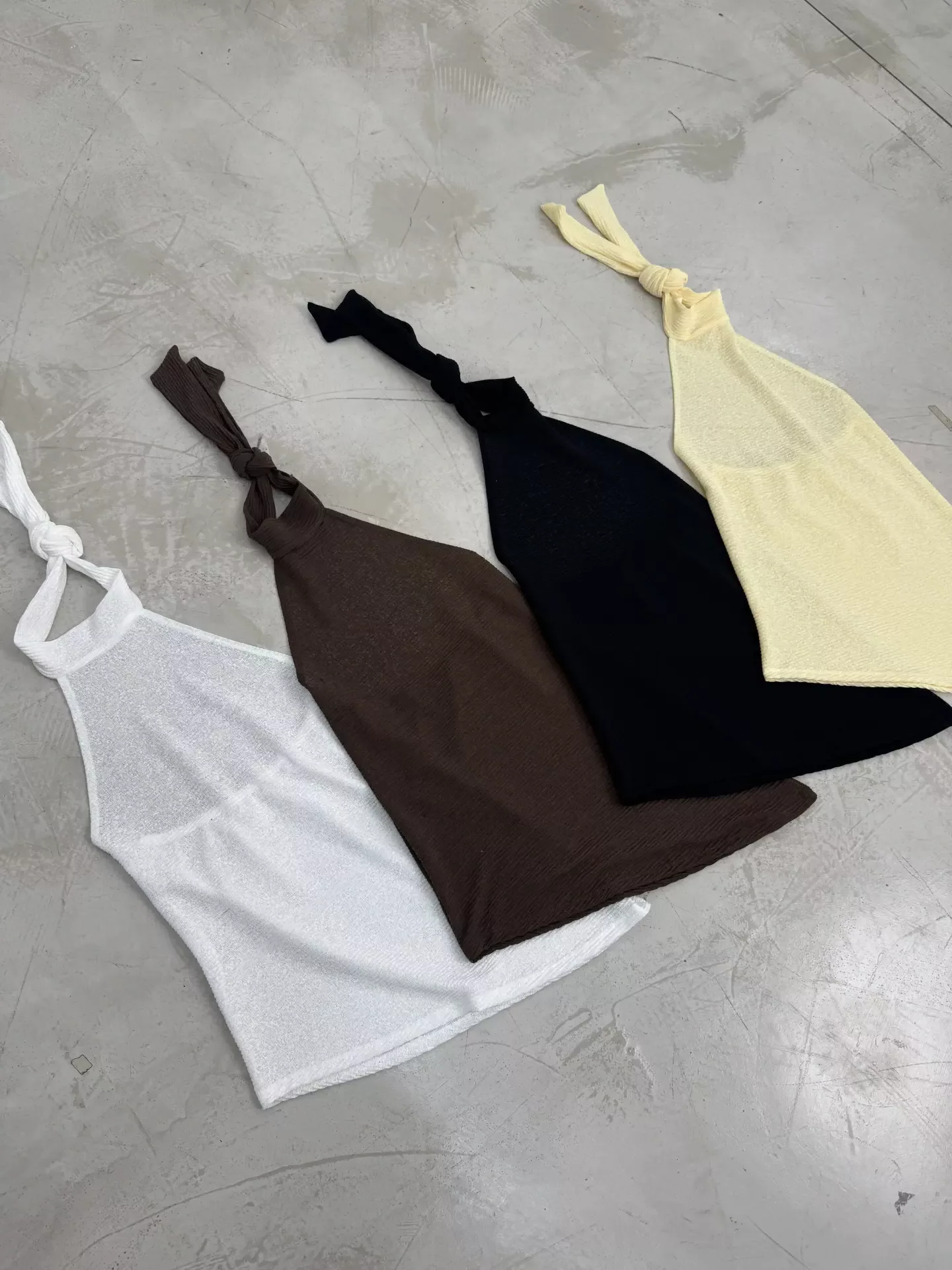 T861 - Top Elvin Cuello Halter Lazo Acalanado