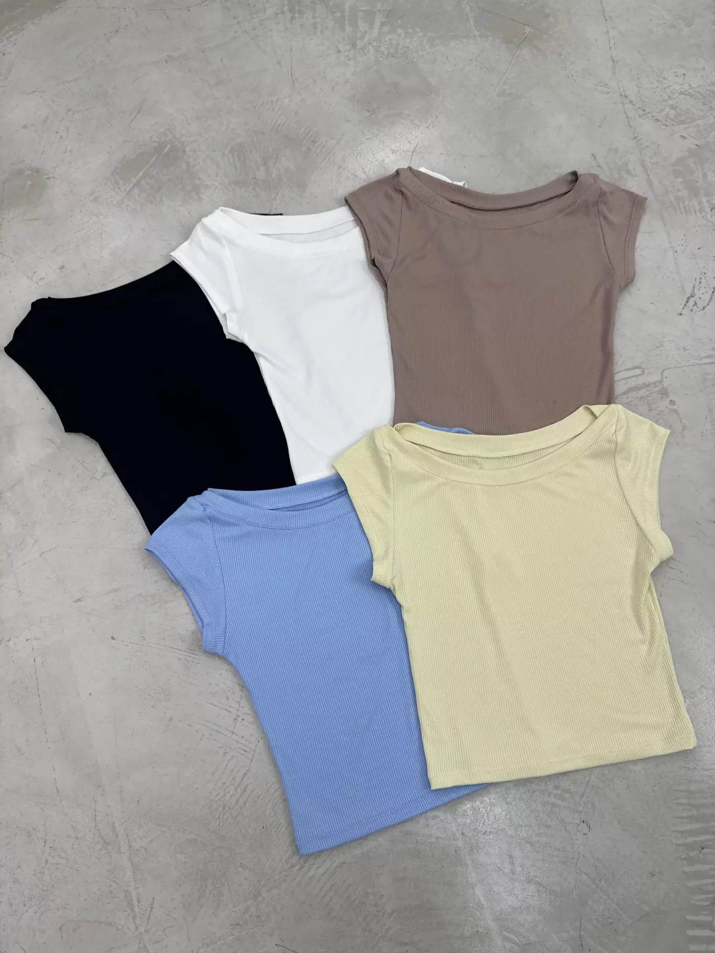 T840 - Remera Calyra Basica Cuello Bote Superpuesto Morley - Imagen 2