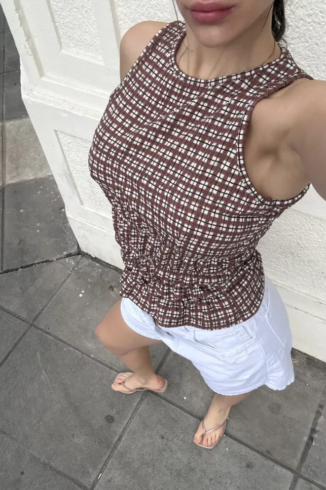 Alternative view of T866 - Musculosa Lurelle Con Frunce Cuadros