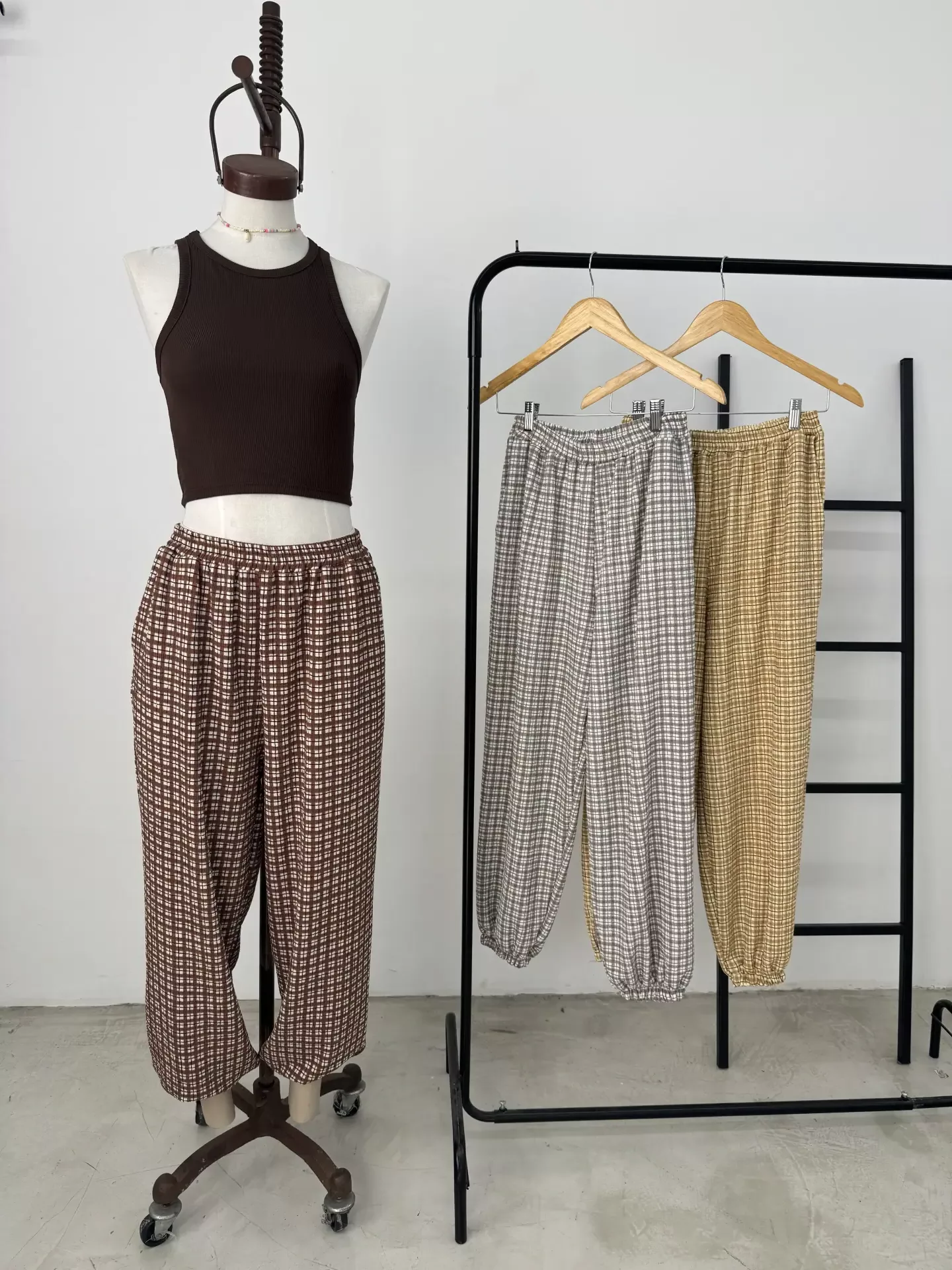 Q105 - Pantalon Bombacho Althea Con Bolsillos Cuadrille - Imagen 2