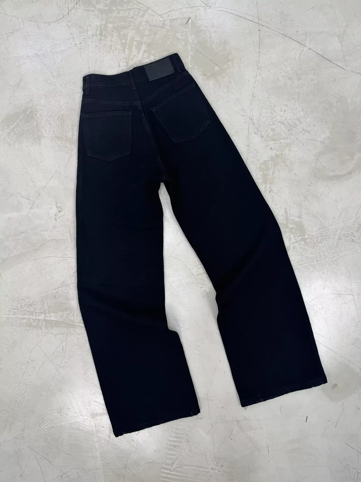 SD478 - Wide Leg Denim Negro Rígido (Vittoria) - Imagen 3